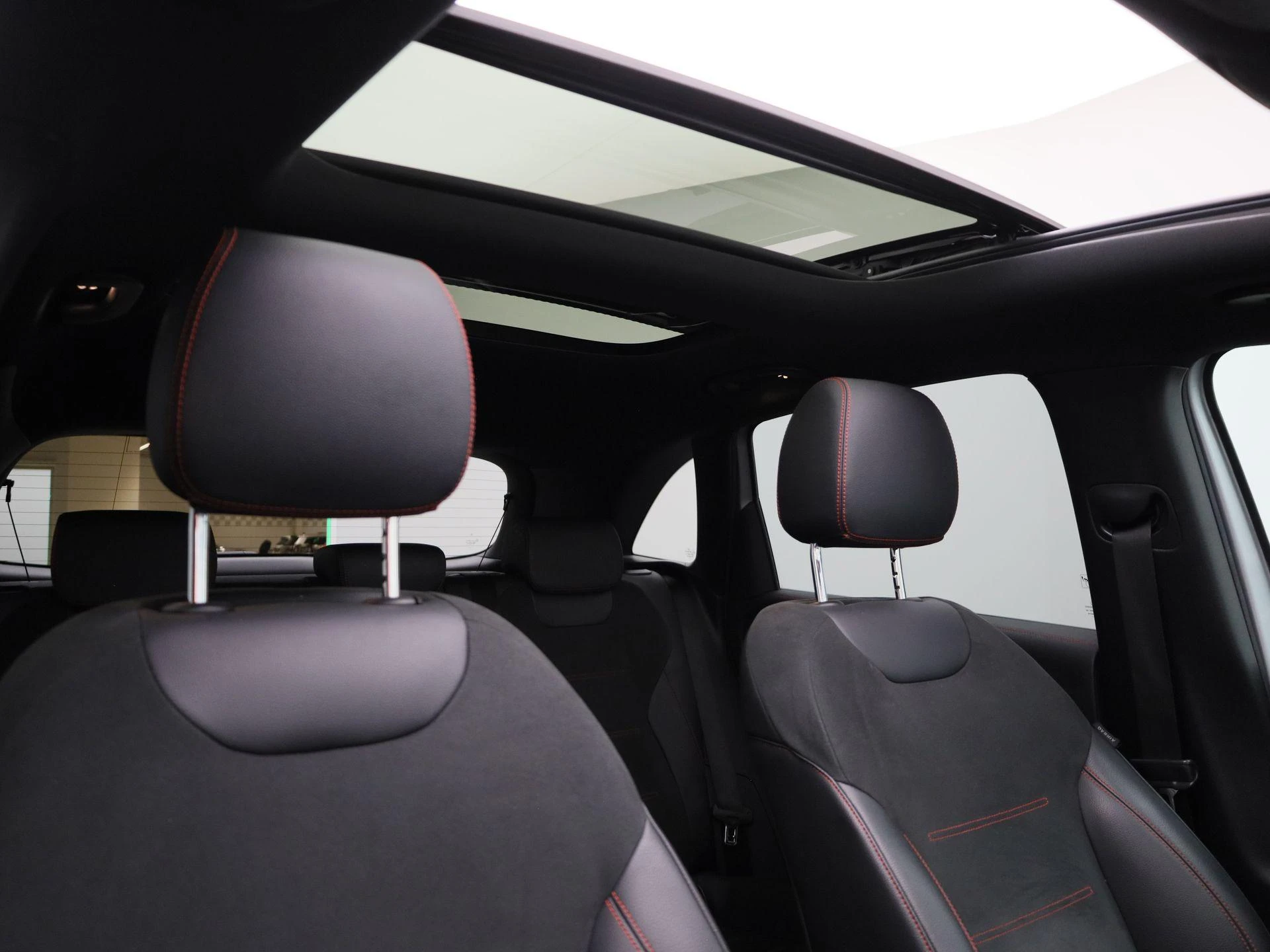 Mercedes-Benz-B-Klasse-image-35