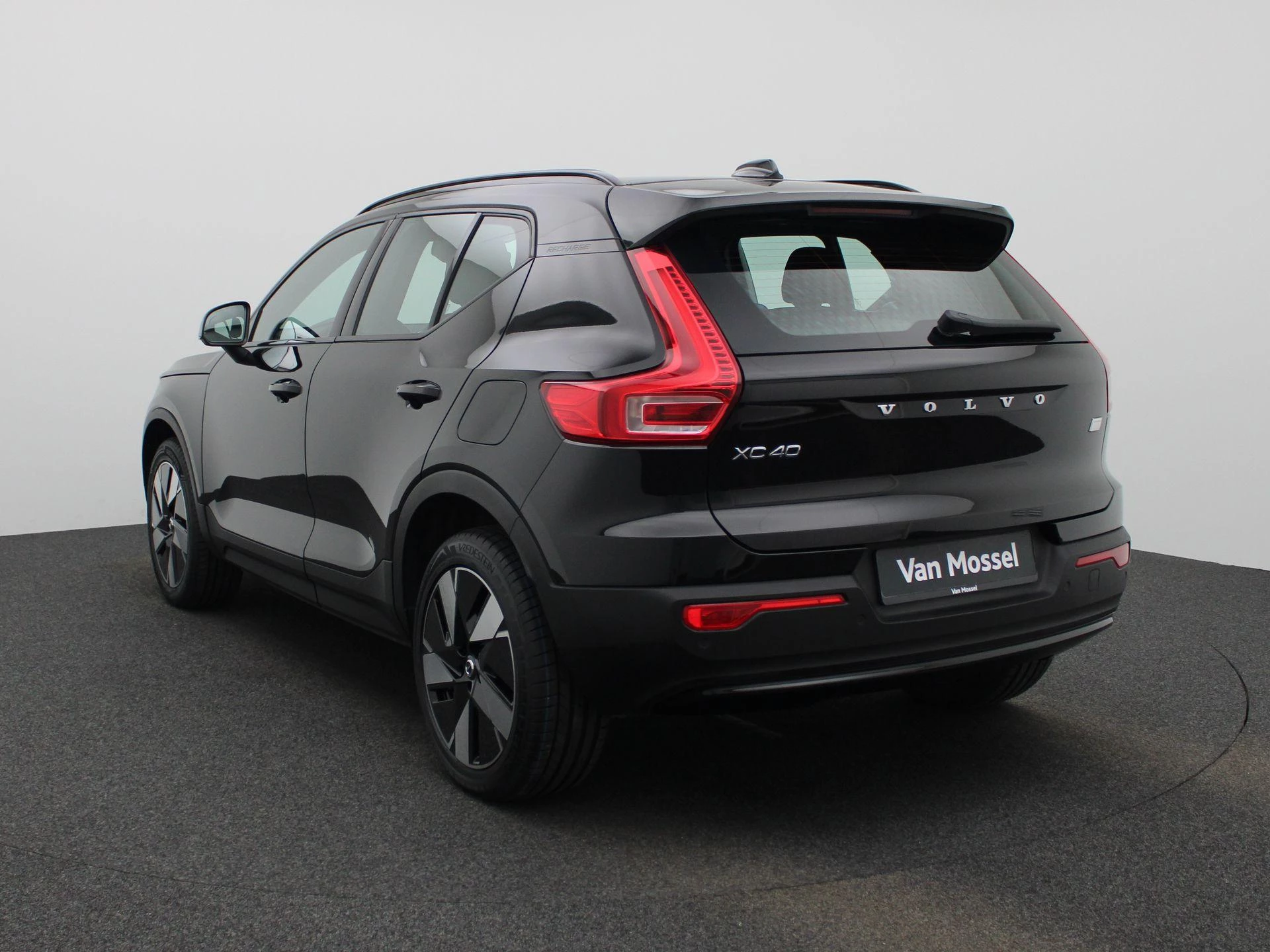 Volvo-XC40-image-1