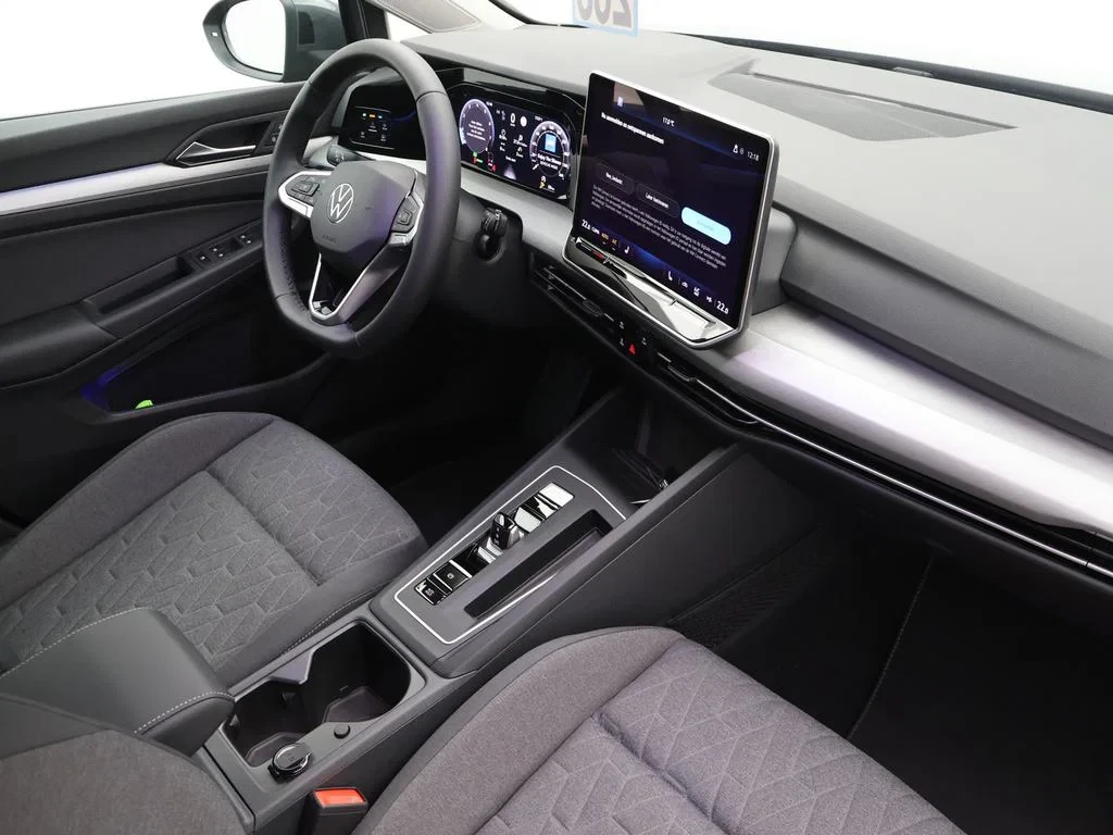 Volkswagen-Golf-image-2