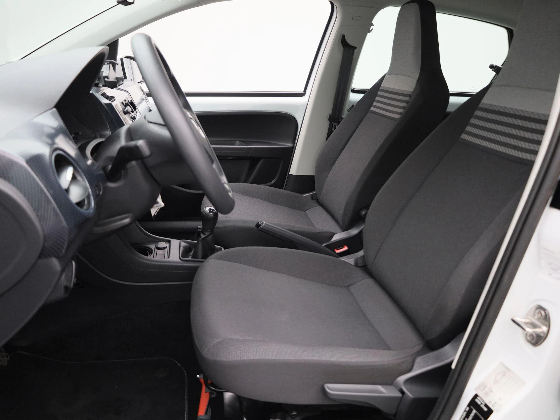 Volkswagen-up!-image-10
