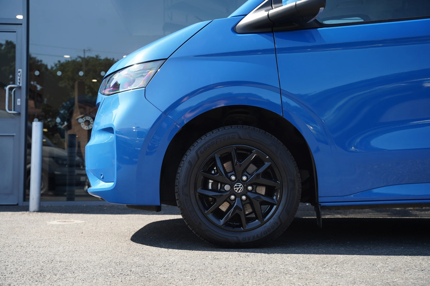Volkswagen-Transporter-image-4