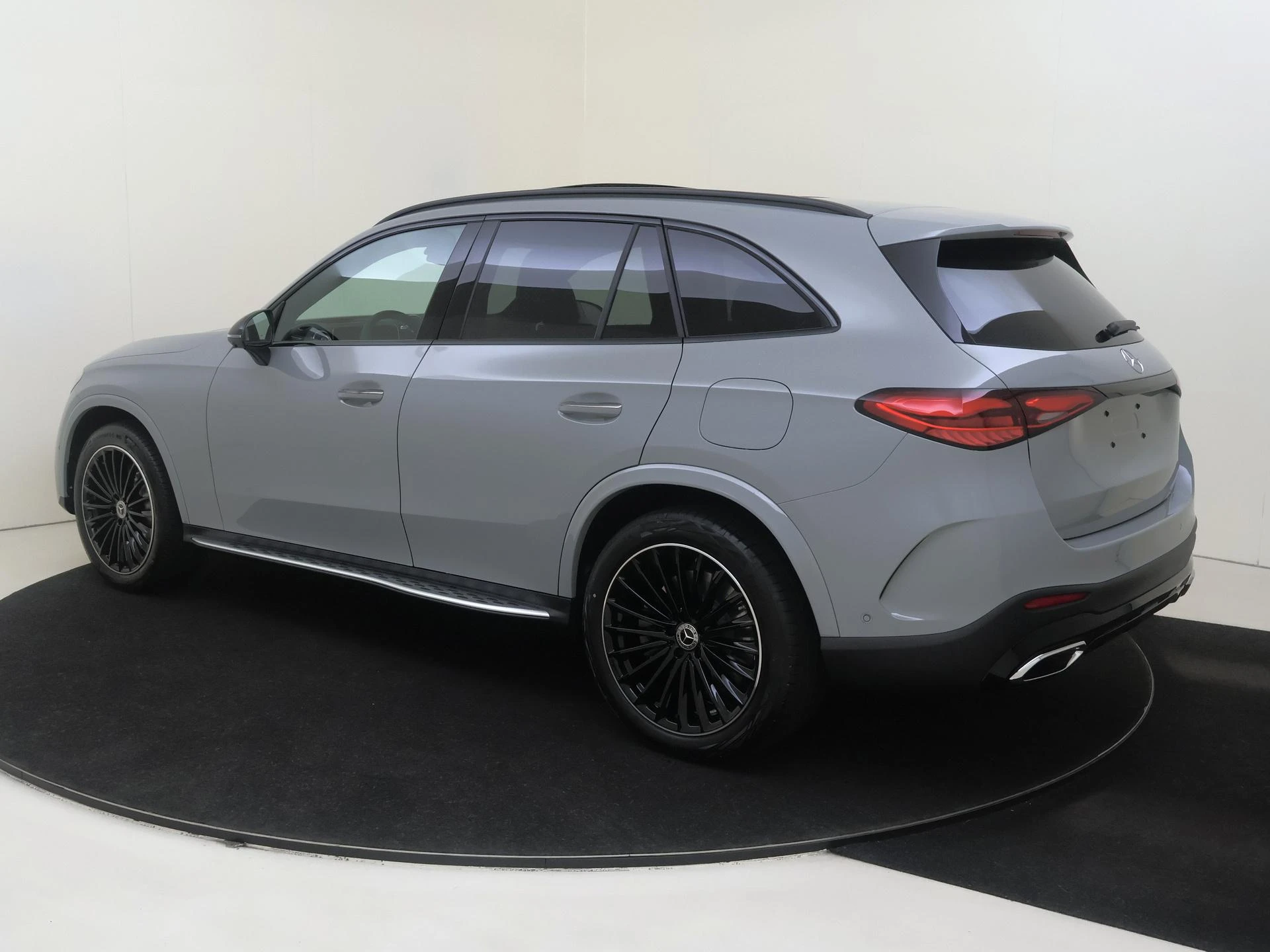 Mercedes-Benz-GLC-image-2