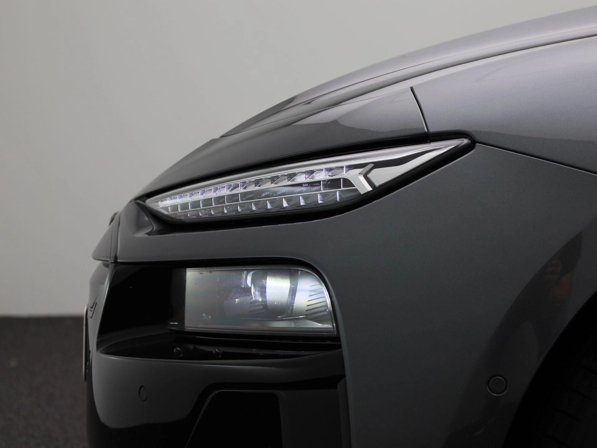 Audi-A6 Avant e-tron-image-16