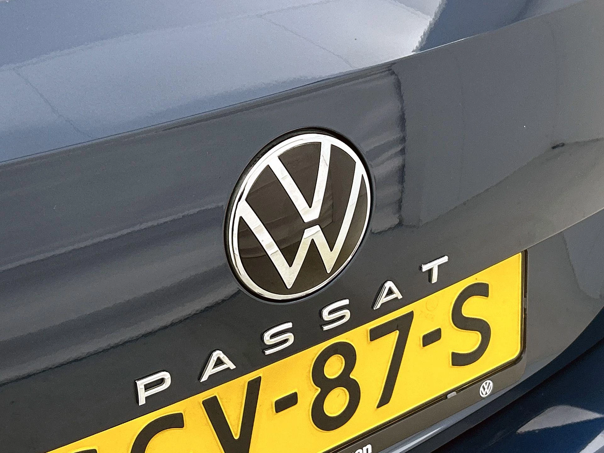 Volkswagen-Passat-image-22