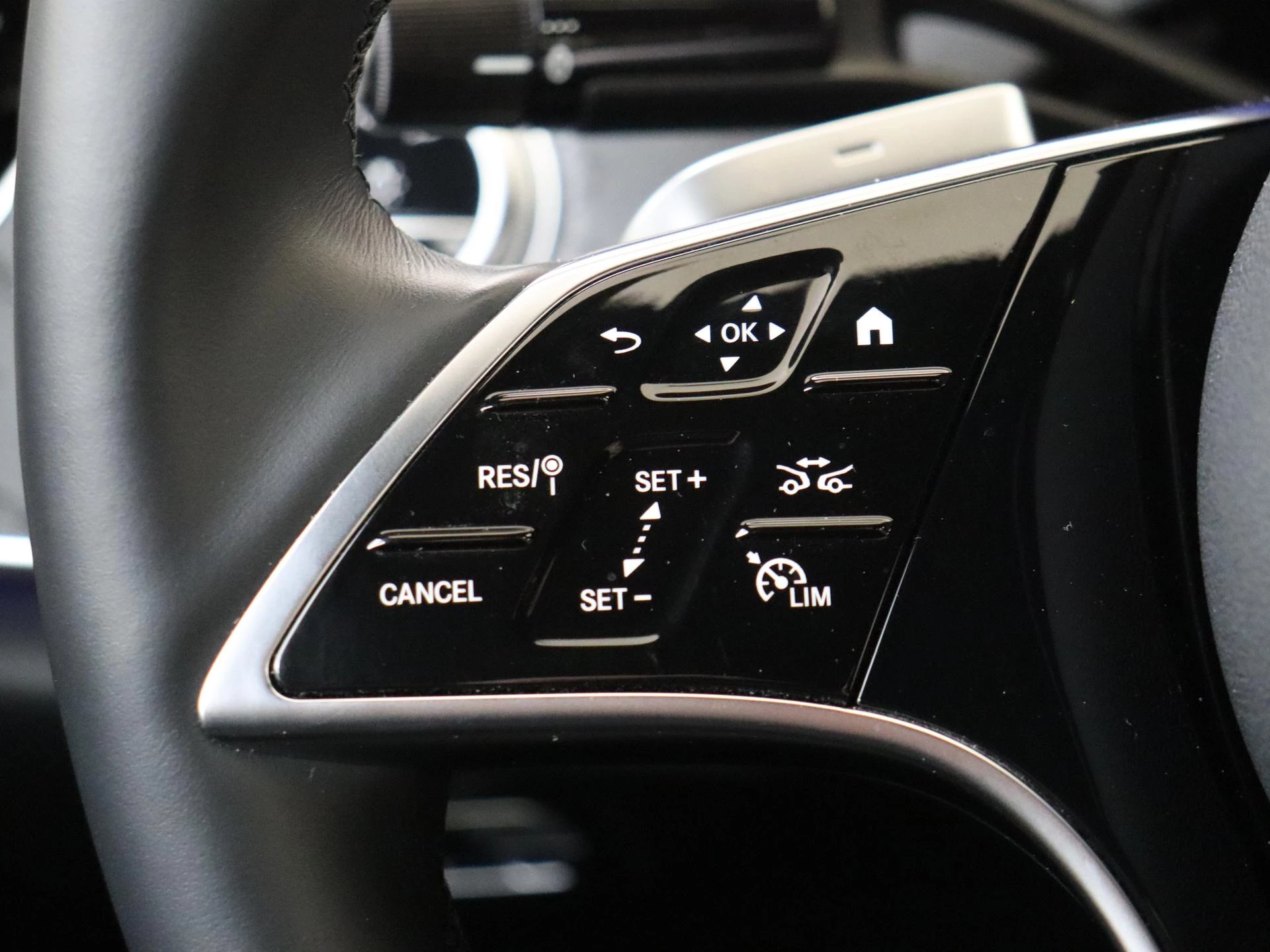 Mercedes-Benz-E-Klasse-image-14