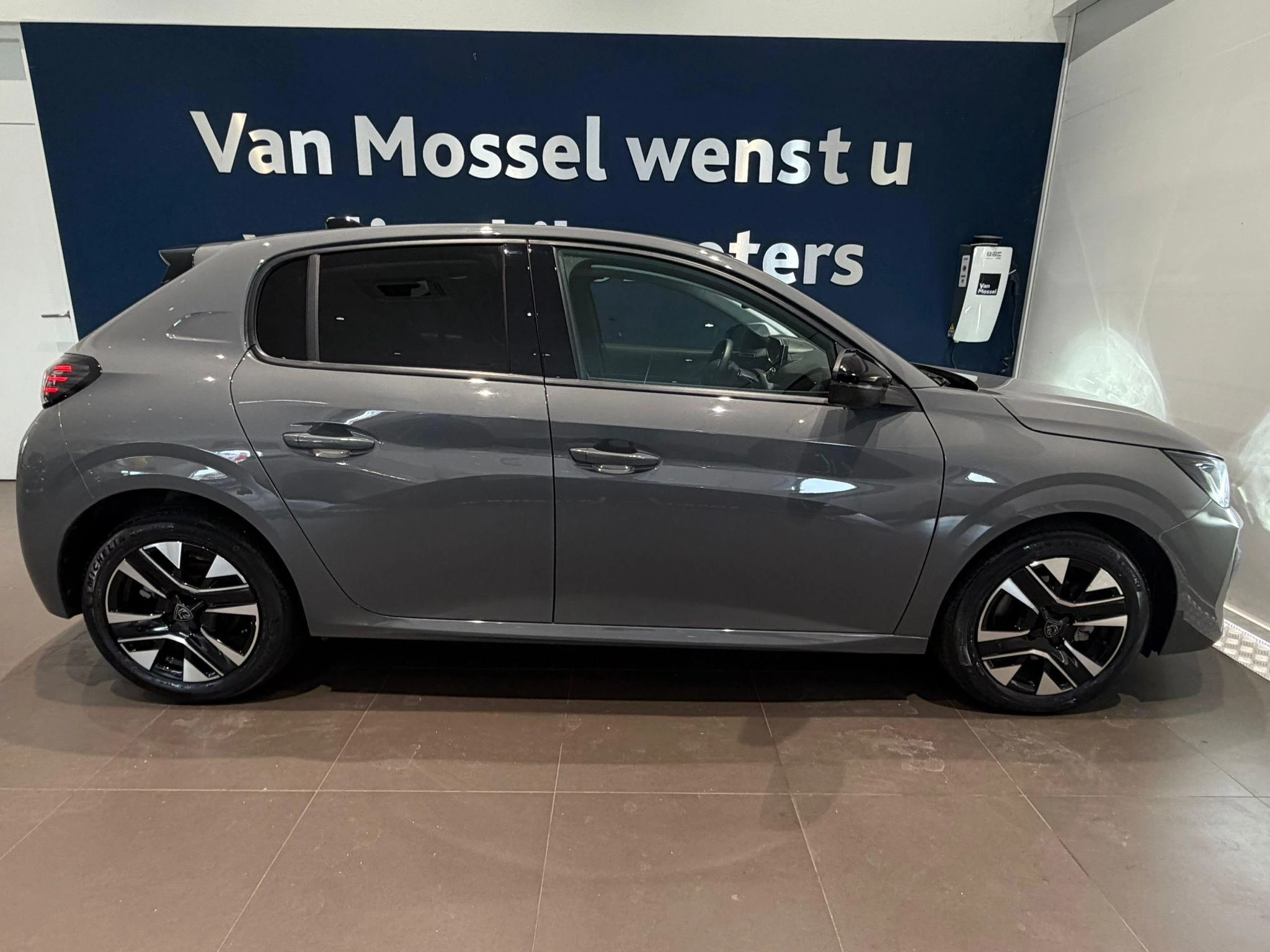 Peugeot-208-image-12