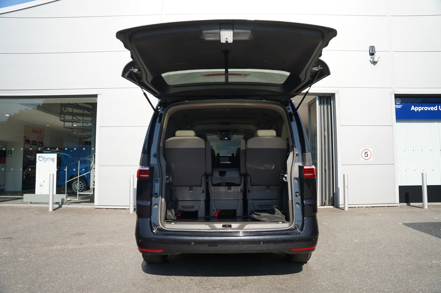 Volkswagen-Multivan-image-11