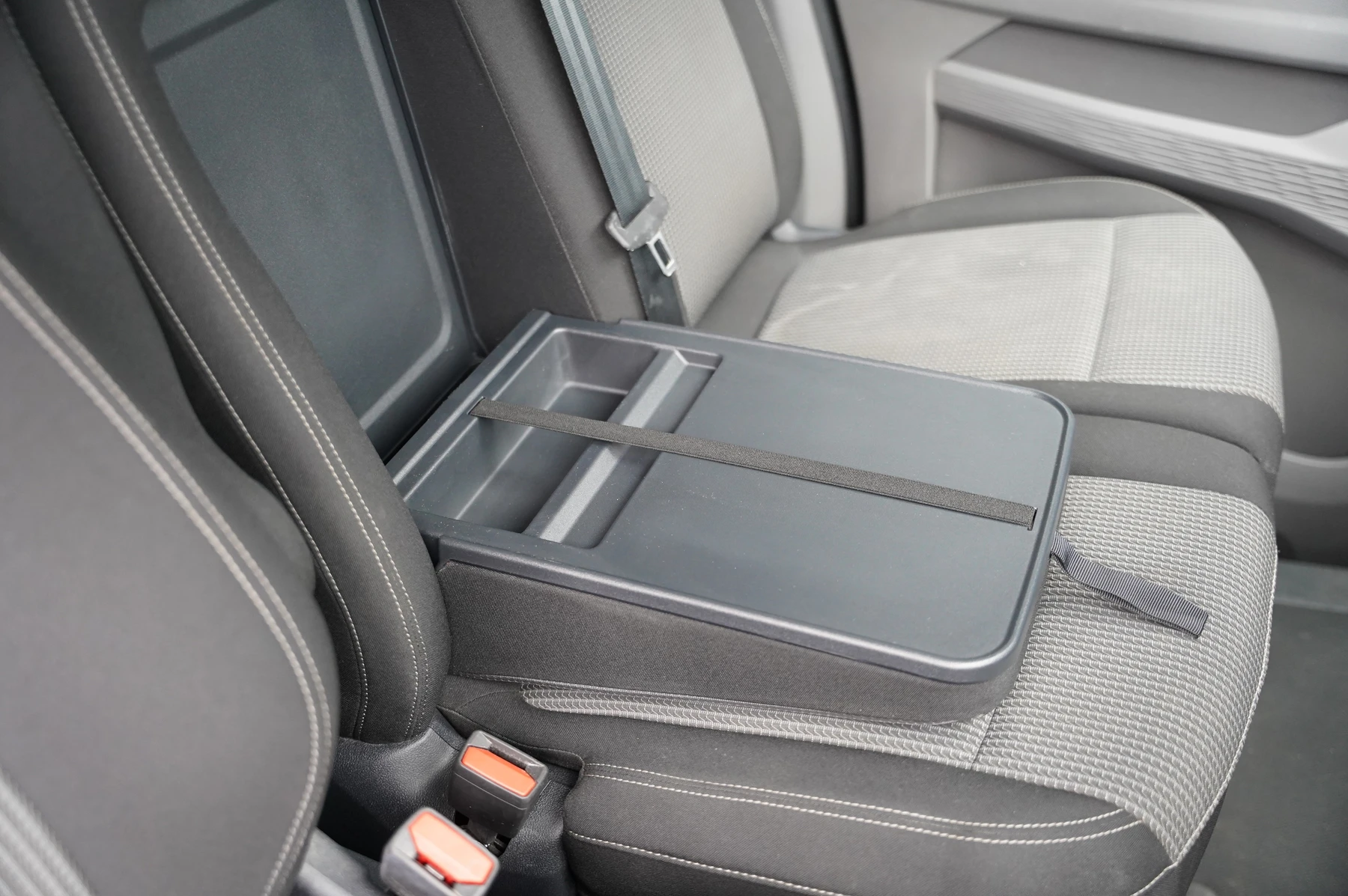 Volkswagen-Transporter-image-10
