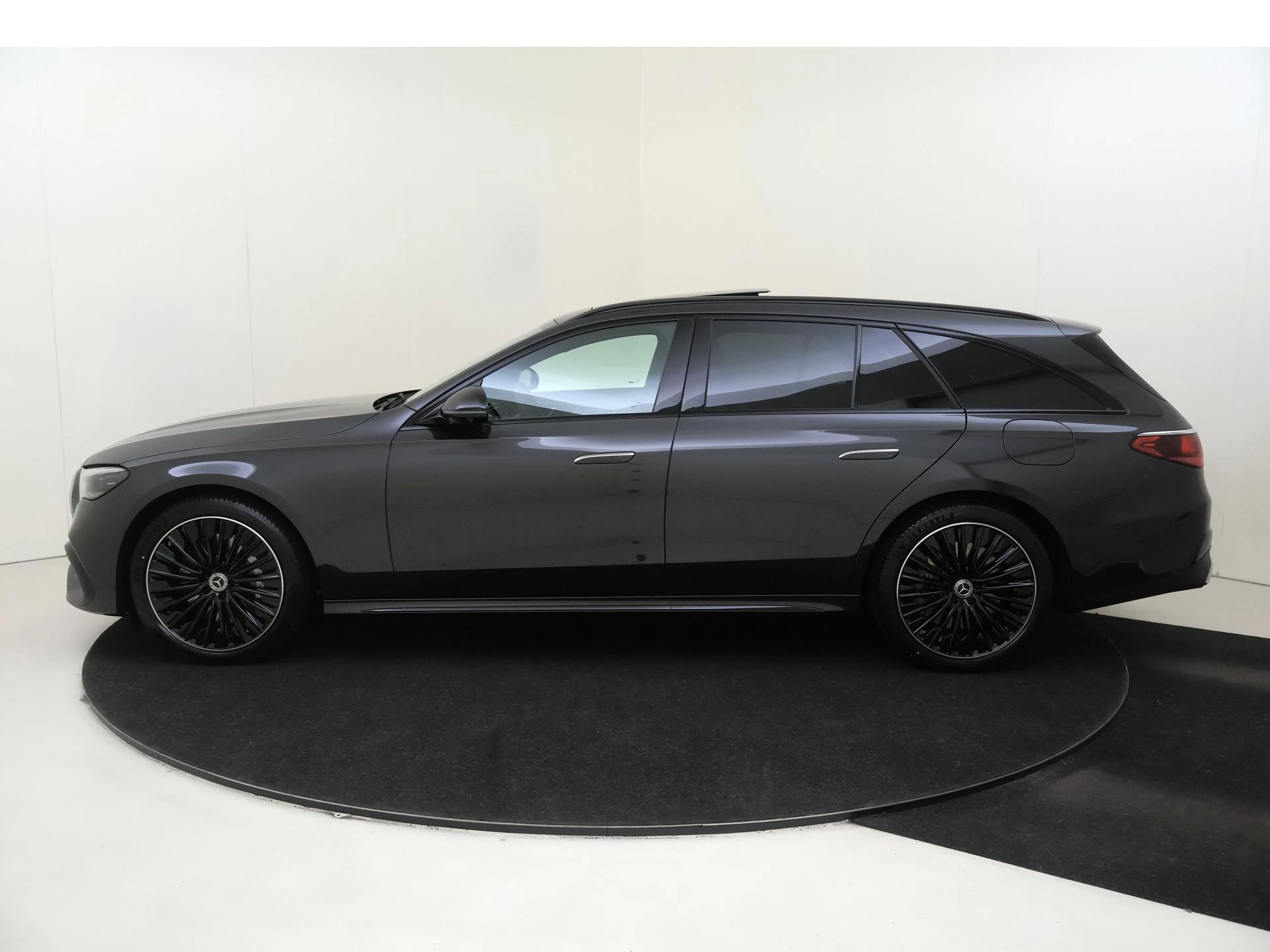 Mercedes-Benz-E-Klasse-image-7