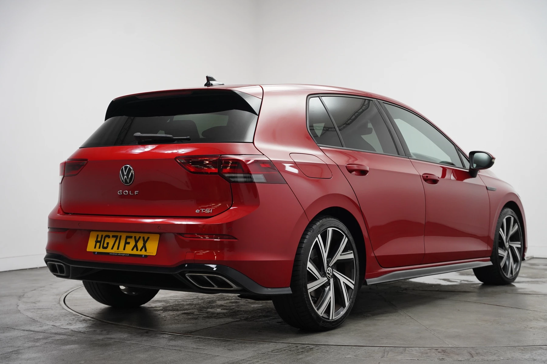 Volkswagen-Golf-image-14