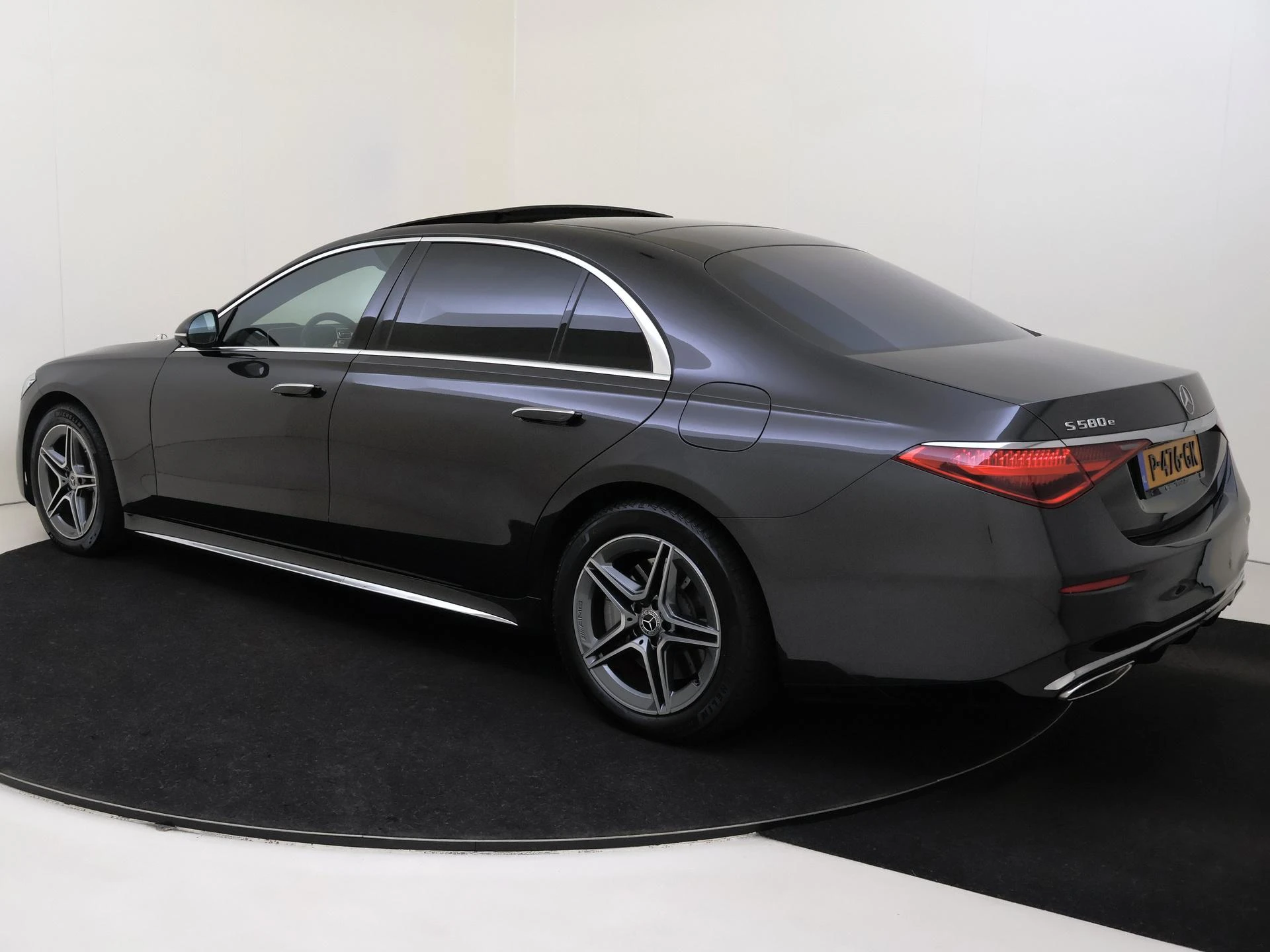 Mercedes-Benz-S-Klasse-image-2