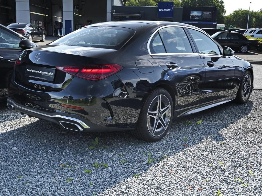 Mercedes-Benz-C-Klasse 300-image-5