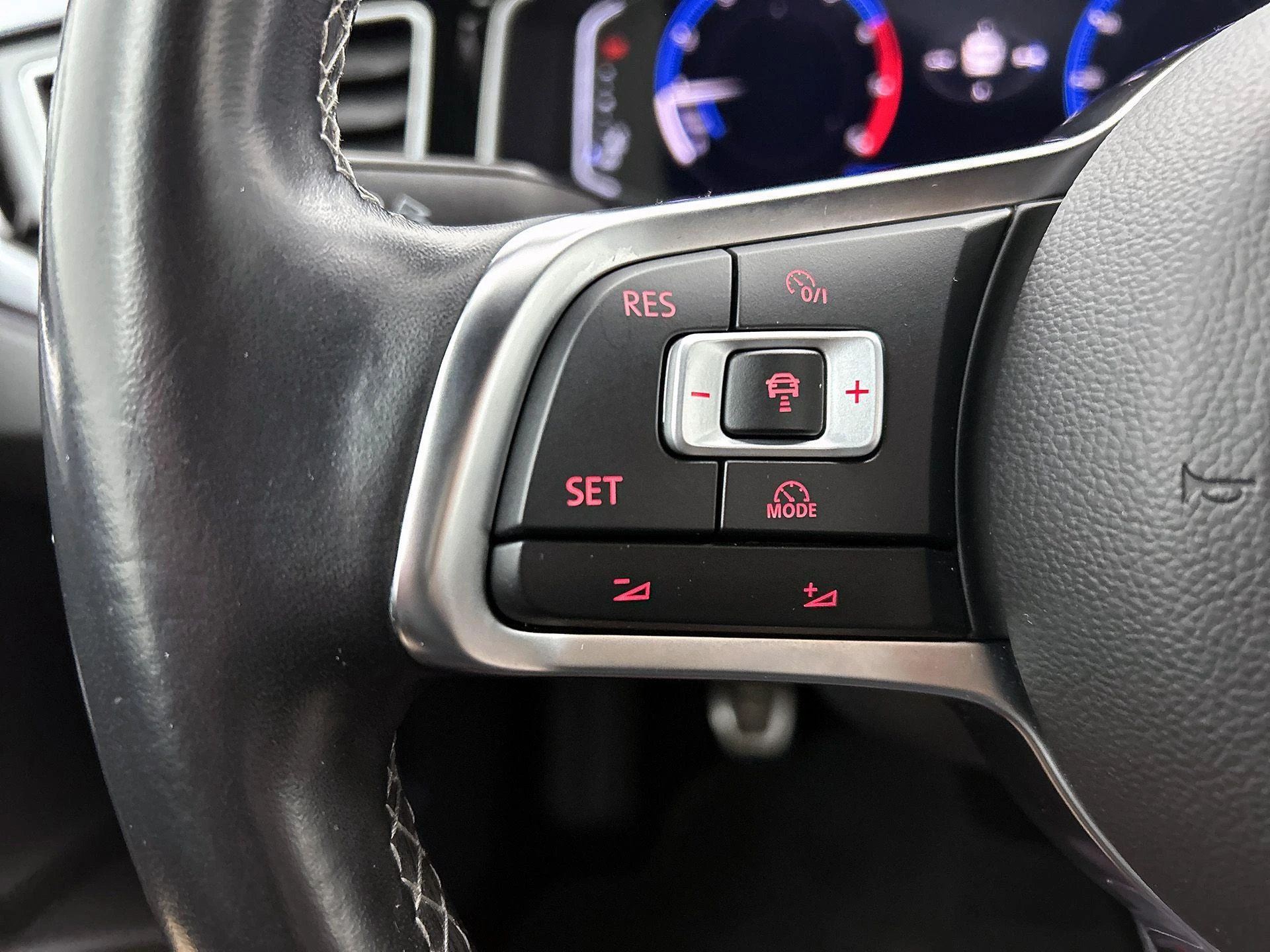 Volkswagen-Polo-image-5