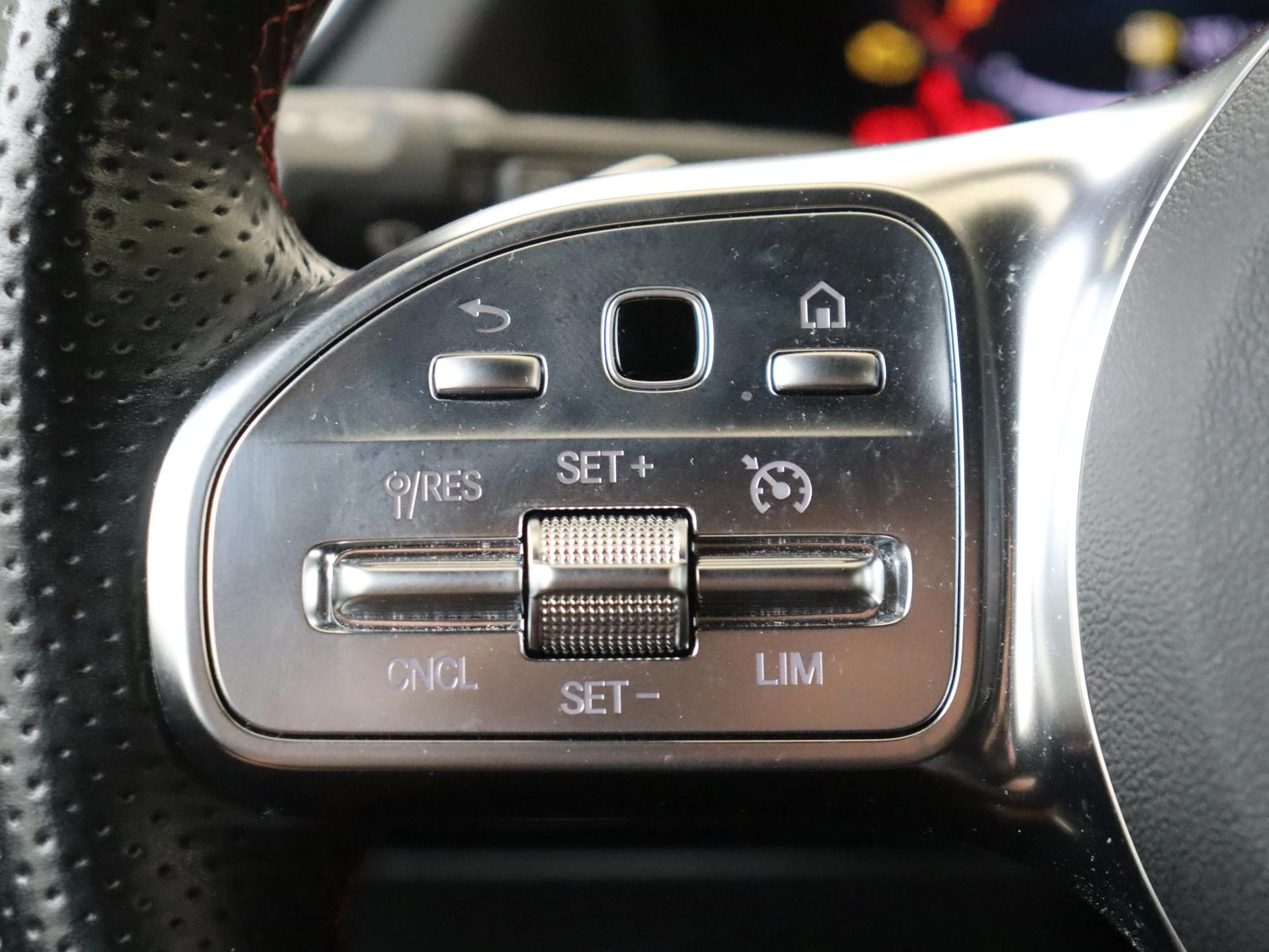 Mercedes-Benz-GLA-image-12