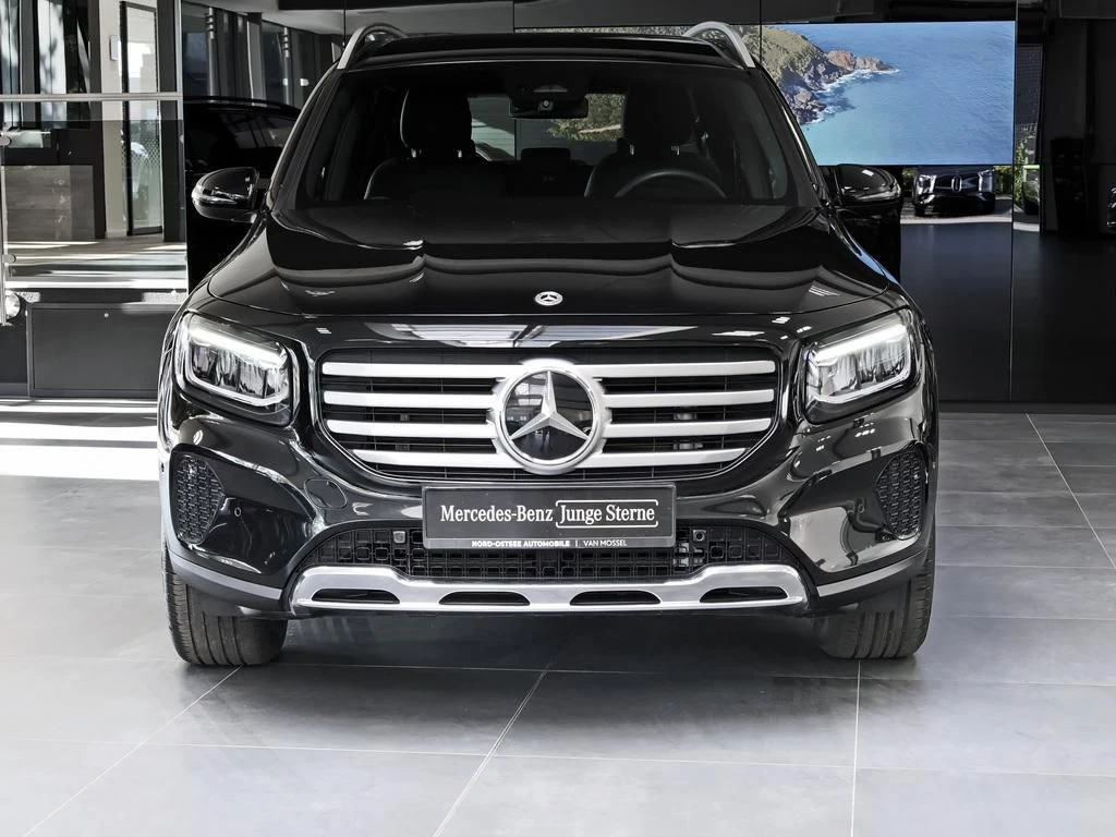 Mercedes-Benz-GLB 200 d-image-3