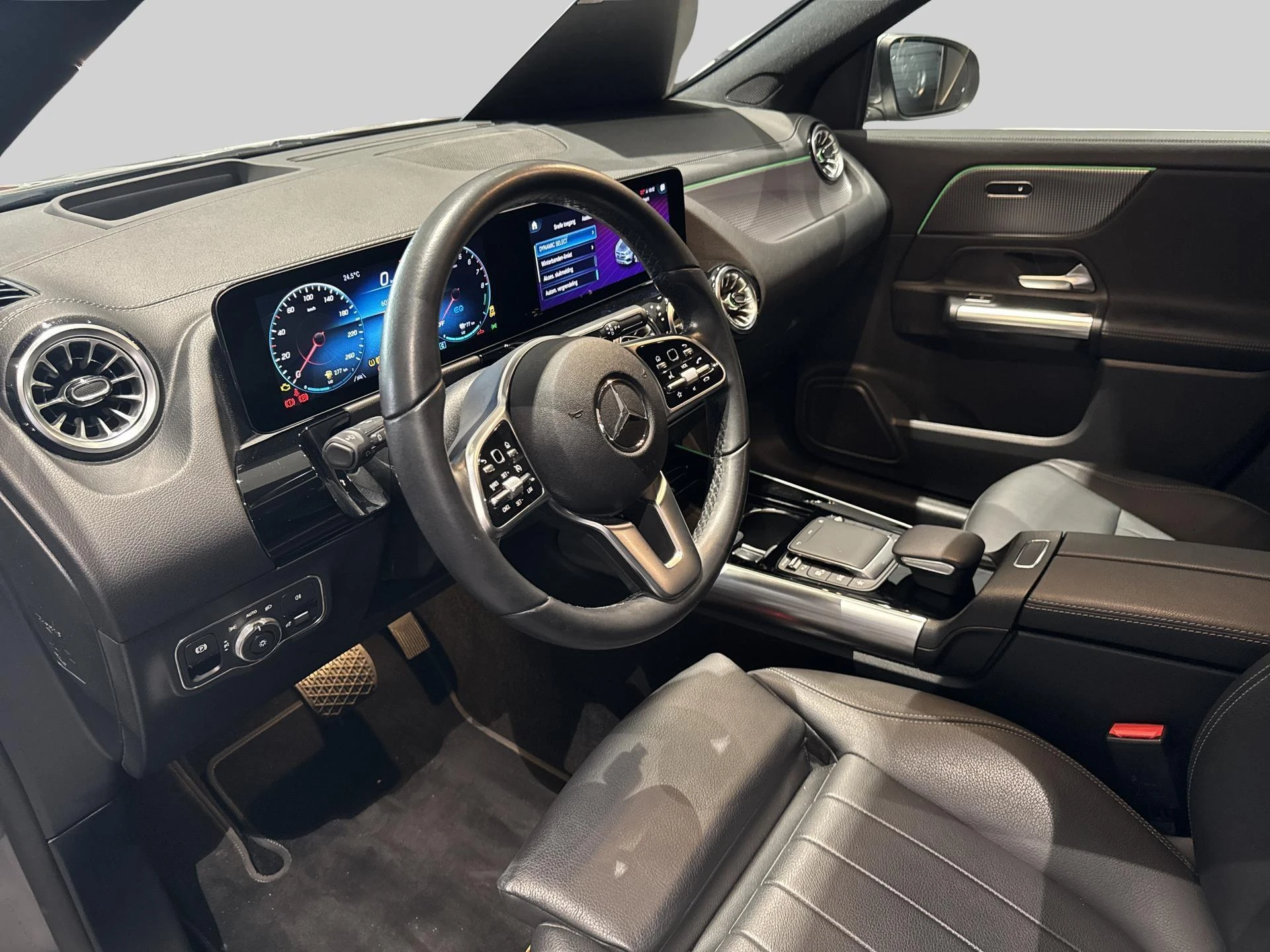 Mercedes-Benz-GLA-image-8