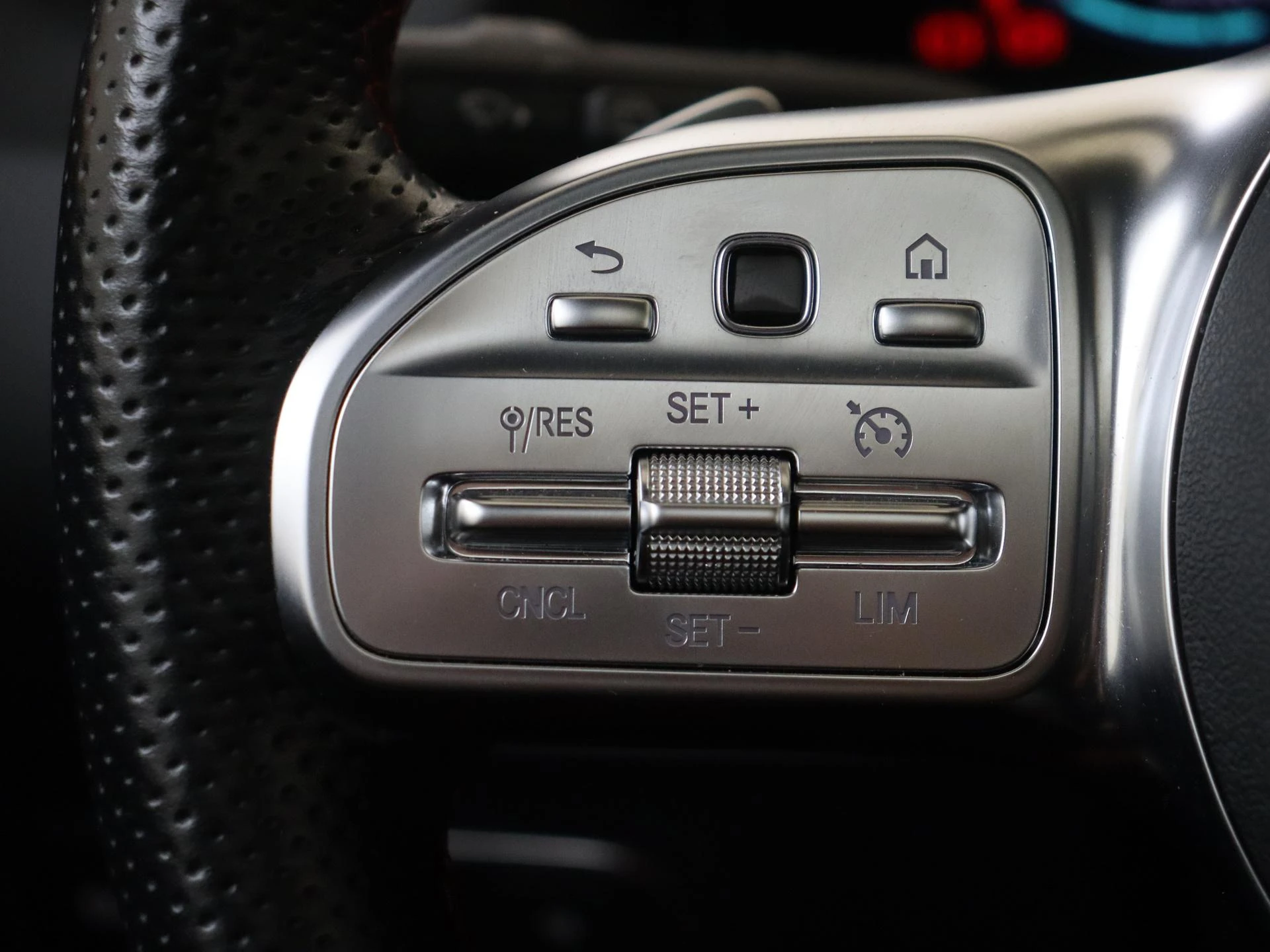 Mercedes-Benz-EQA-image-11
