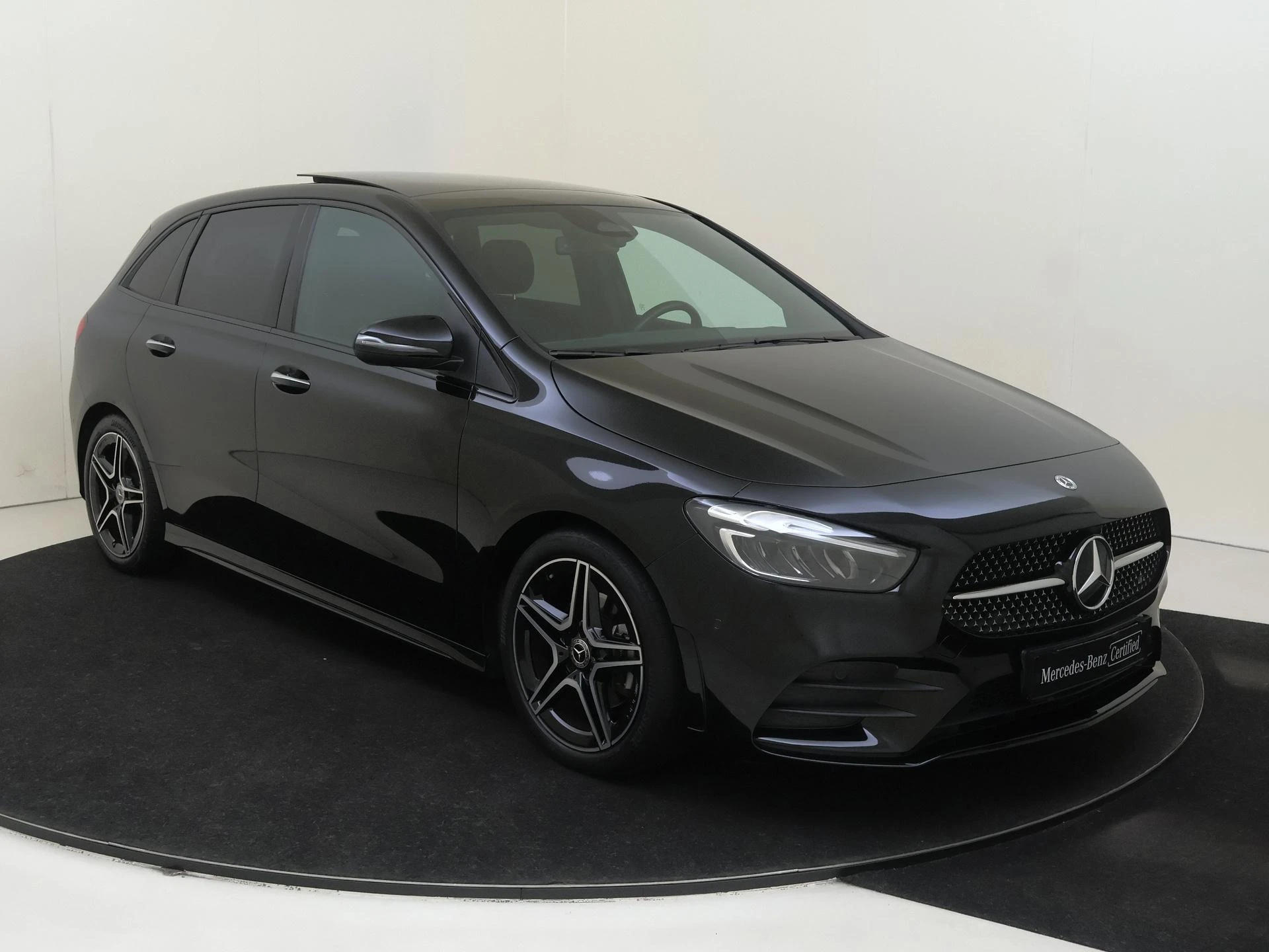 Mercedes-Benz-B-Klasse-image-1