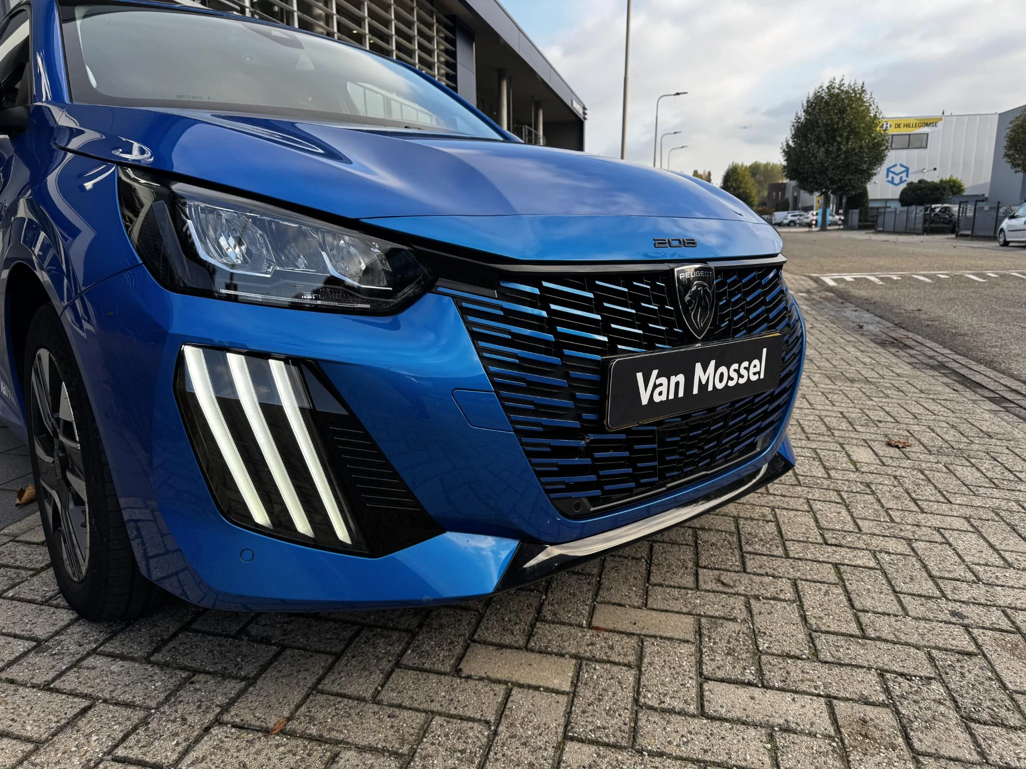 Peugeot-e-208-image-2