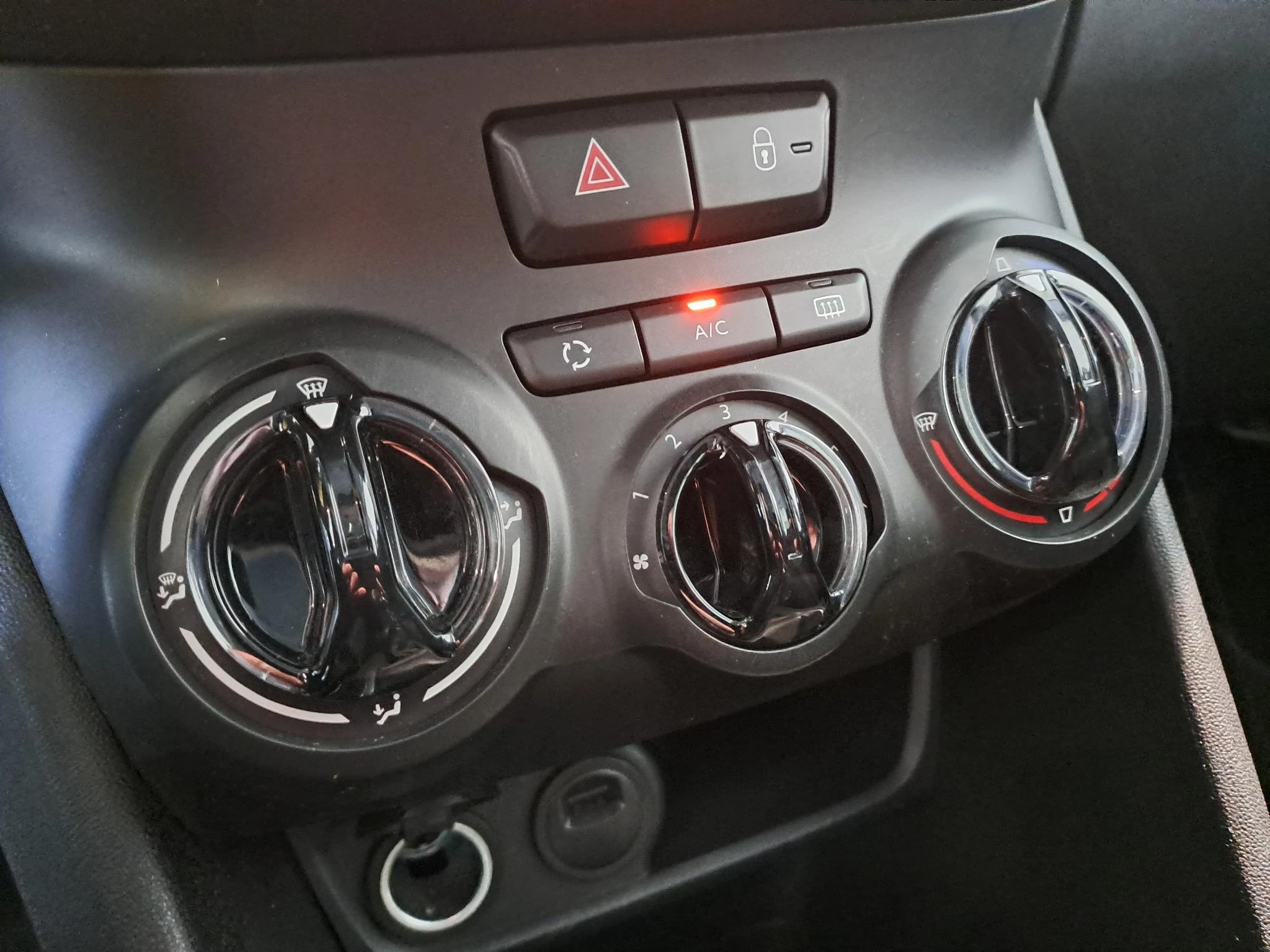 Peugeot-208-image-19