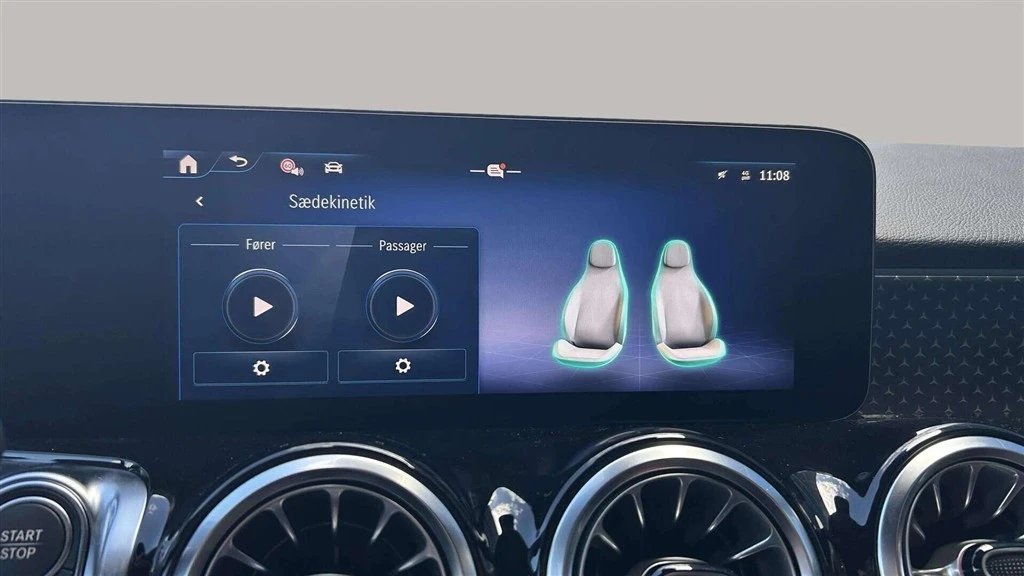 Mercedes-Benz-EQB-image-15