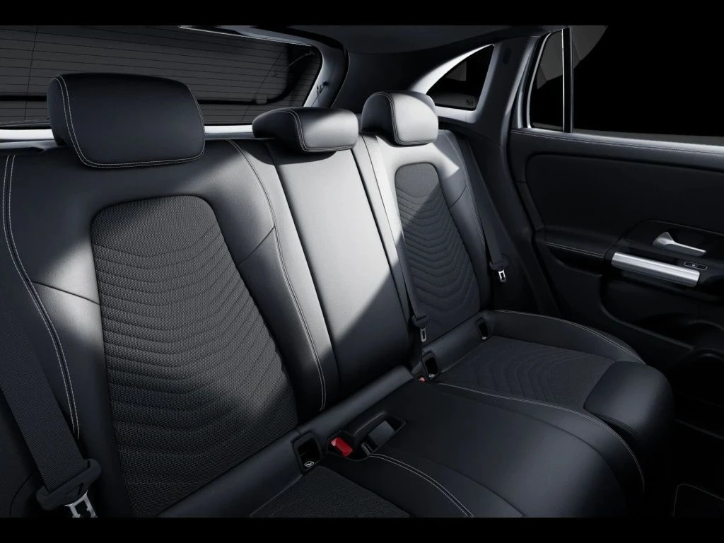 Mercedes-Benz-GLA 200 d-image-11