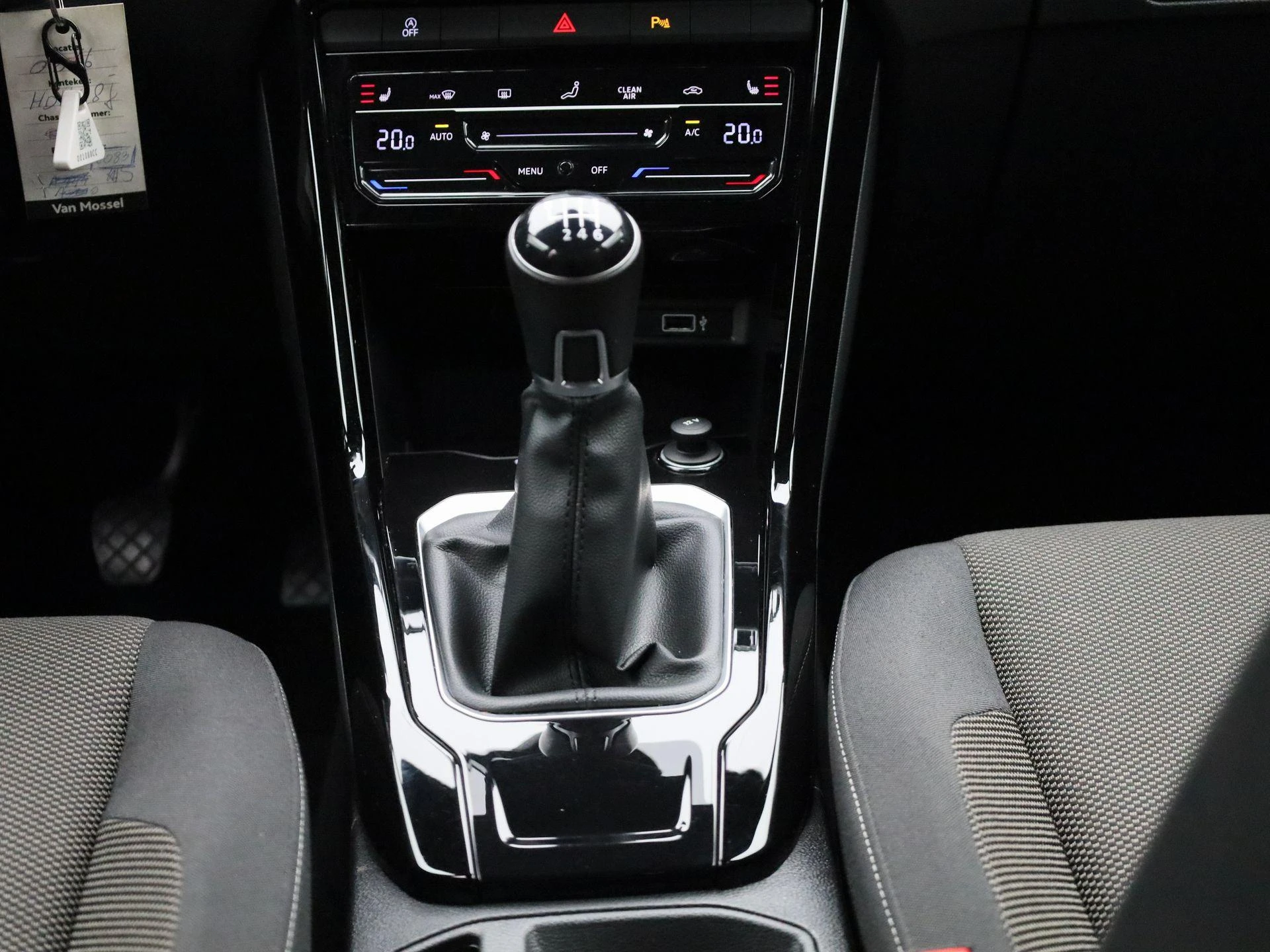 Volkswagen-T-Roc-image-9