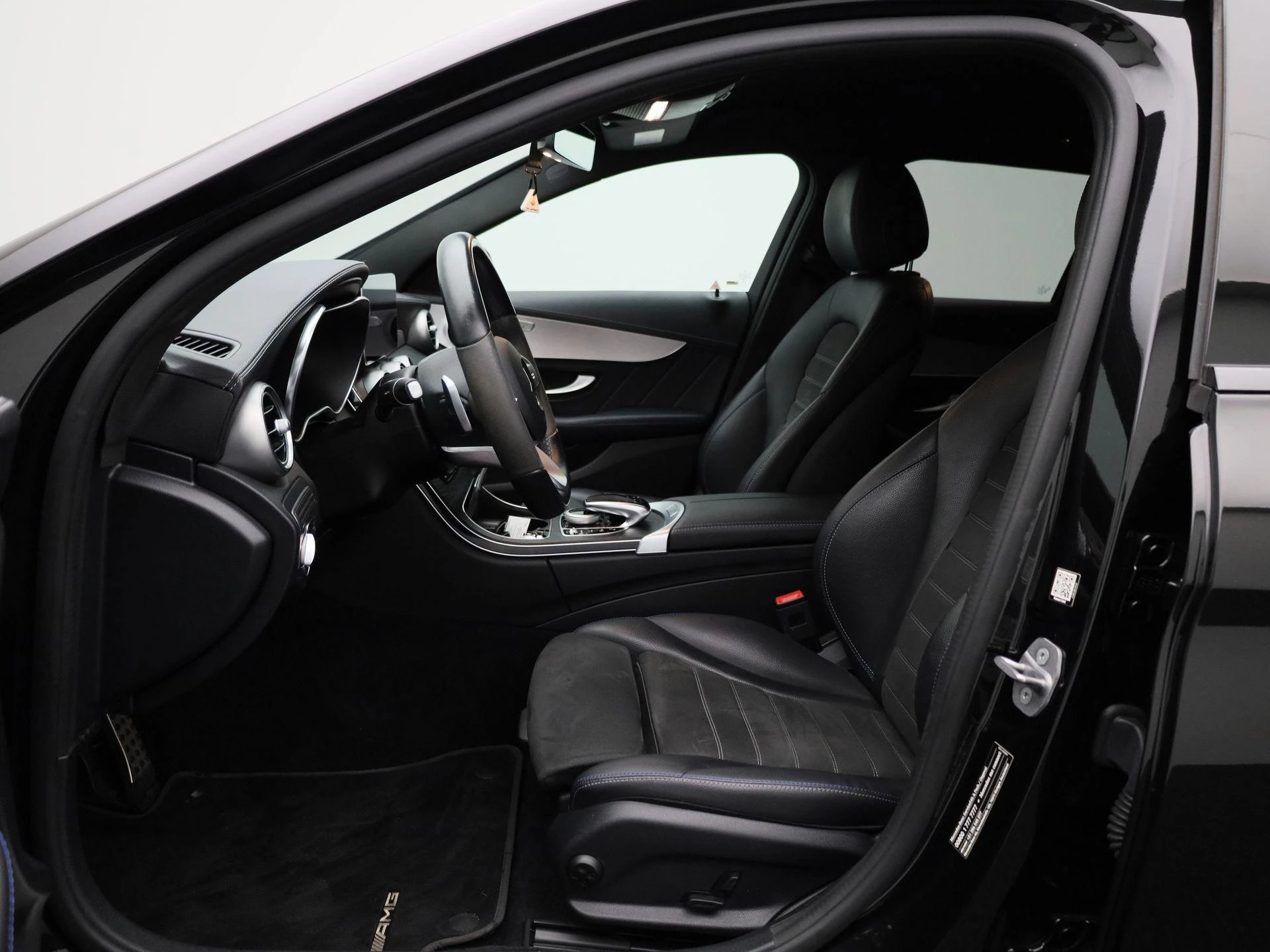 Mercedes-Benz-C-Klasse-image-8
