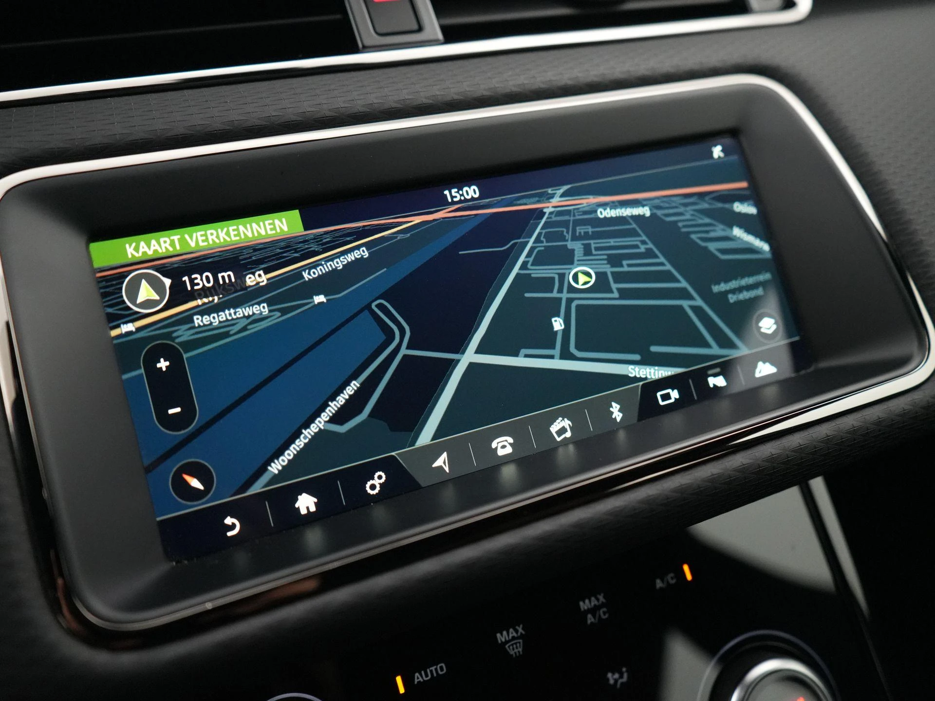 Land Rover-Range Rover Evoque-image-24