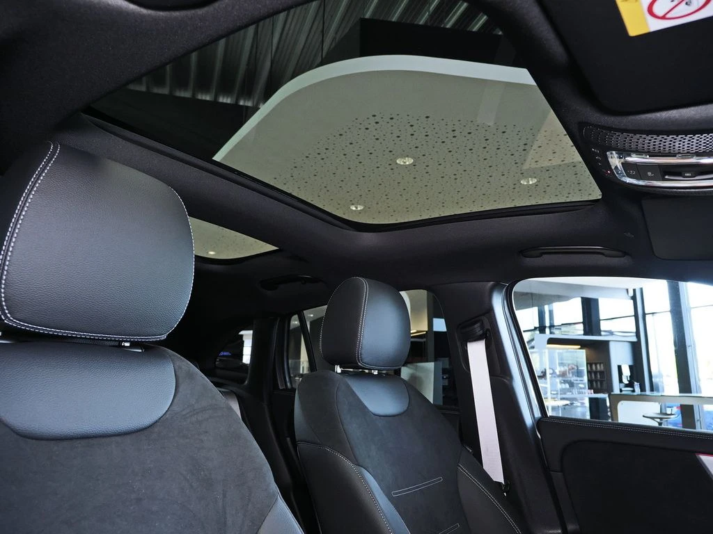 Mercedes-Benz-GLA 200 d-image-15
