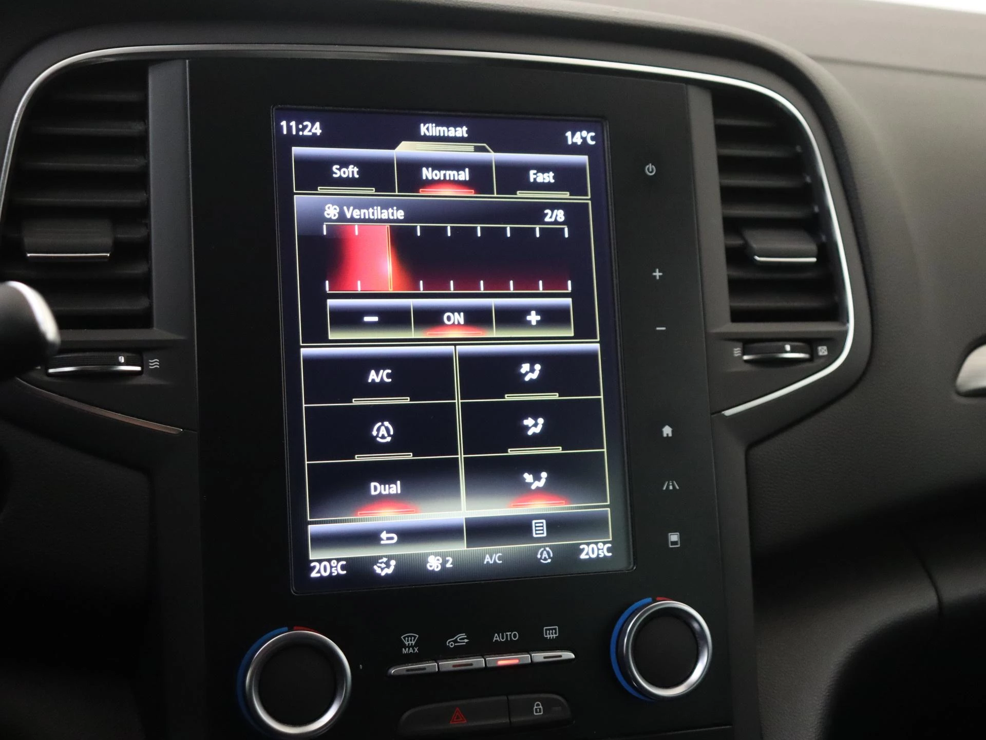 Renault-Mégane Estate-image-18