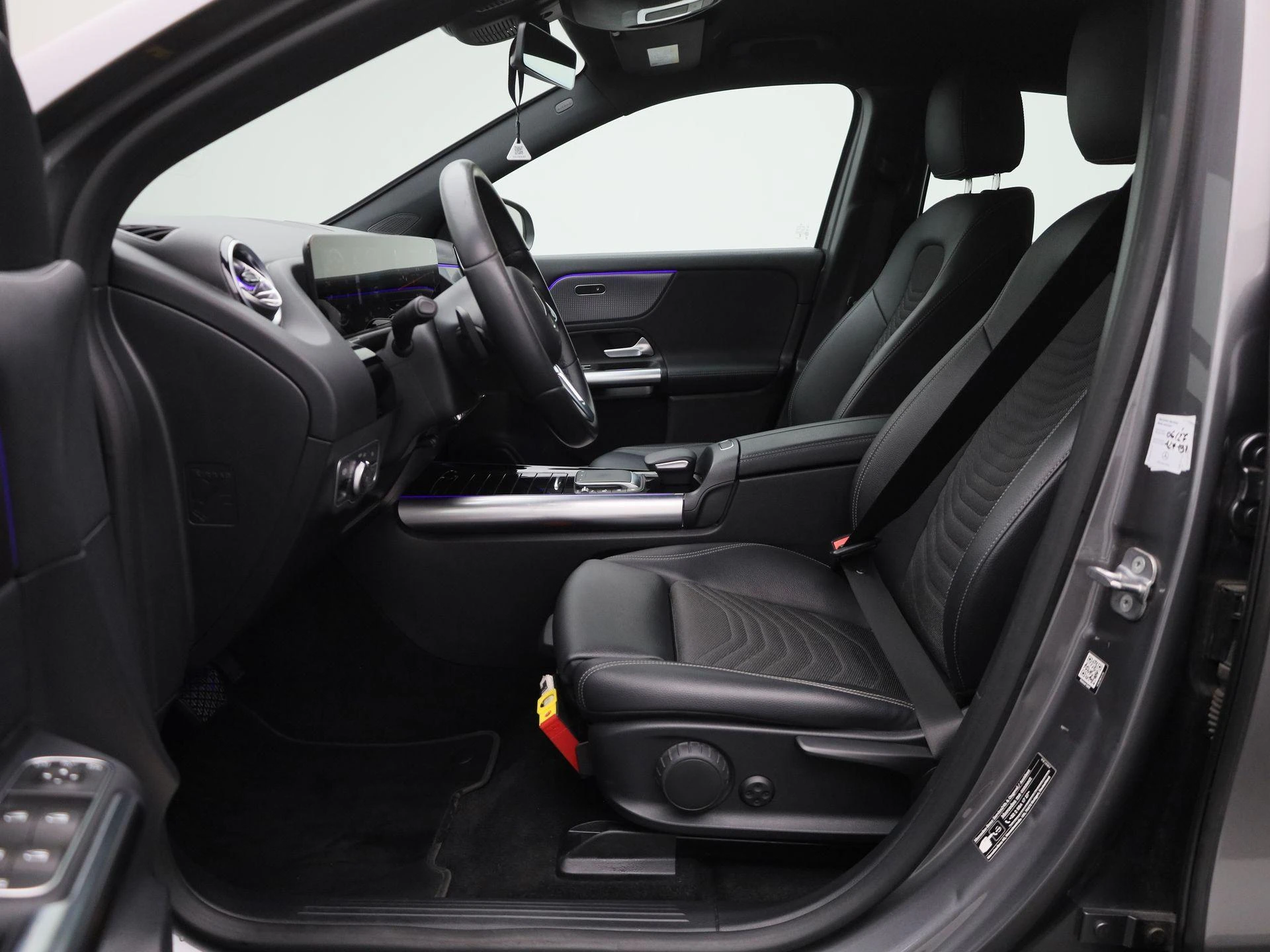 Mercedes-Benz-EQA-image-10