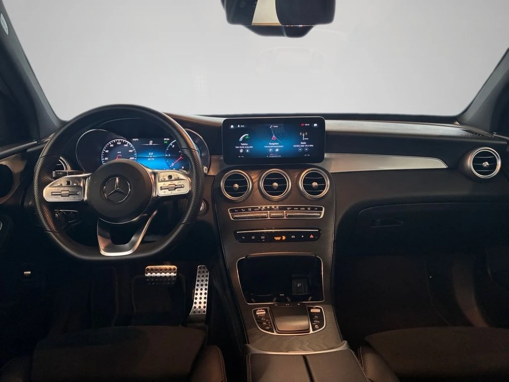 Mercedes-Benz-GLC 300 d-image-11