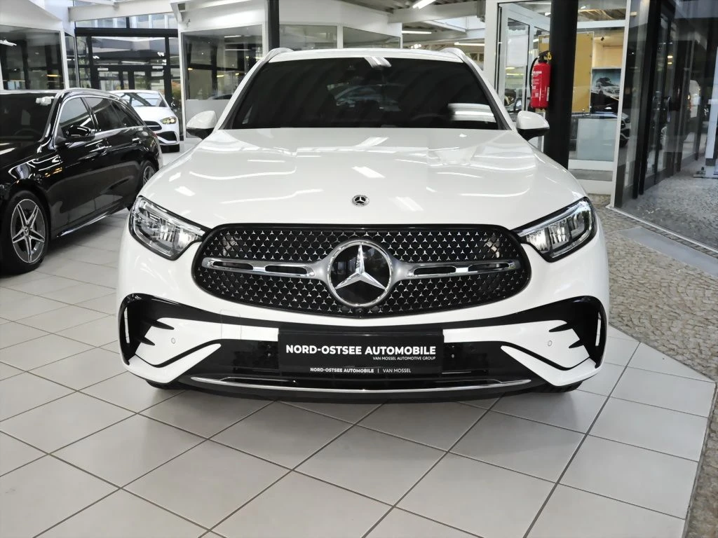 Mercedes-Benz-GLC 300 d-image-3