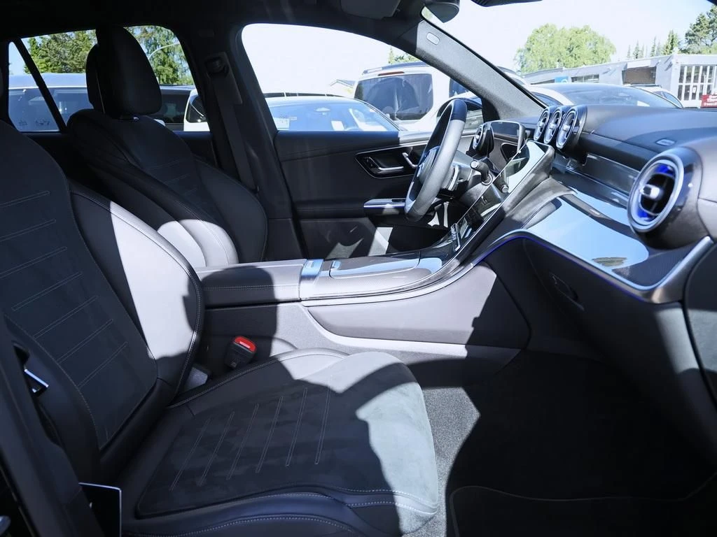 Mercedes-Benz-GLC 300 d-image-12