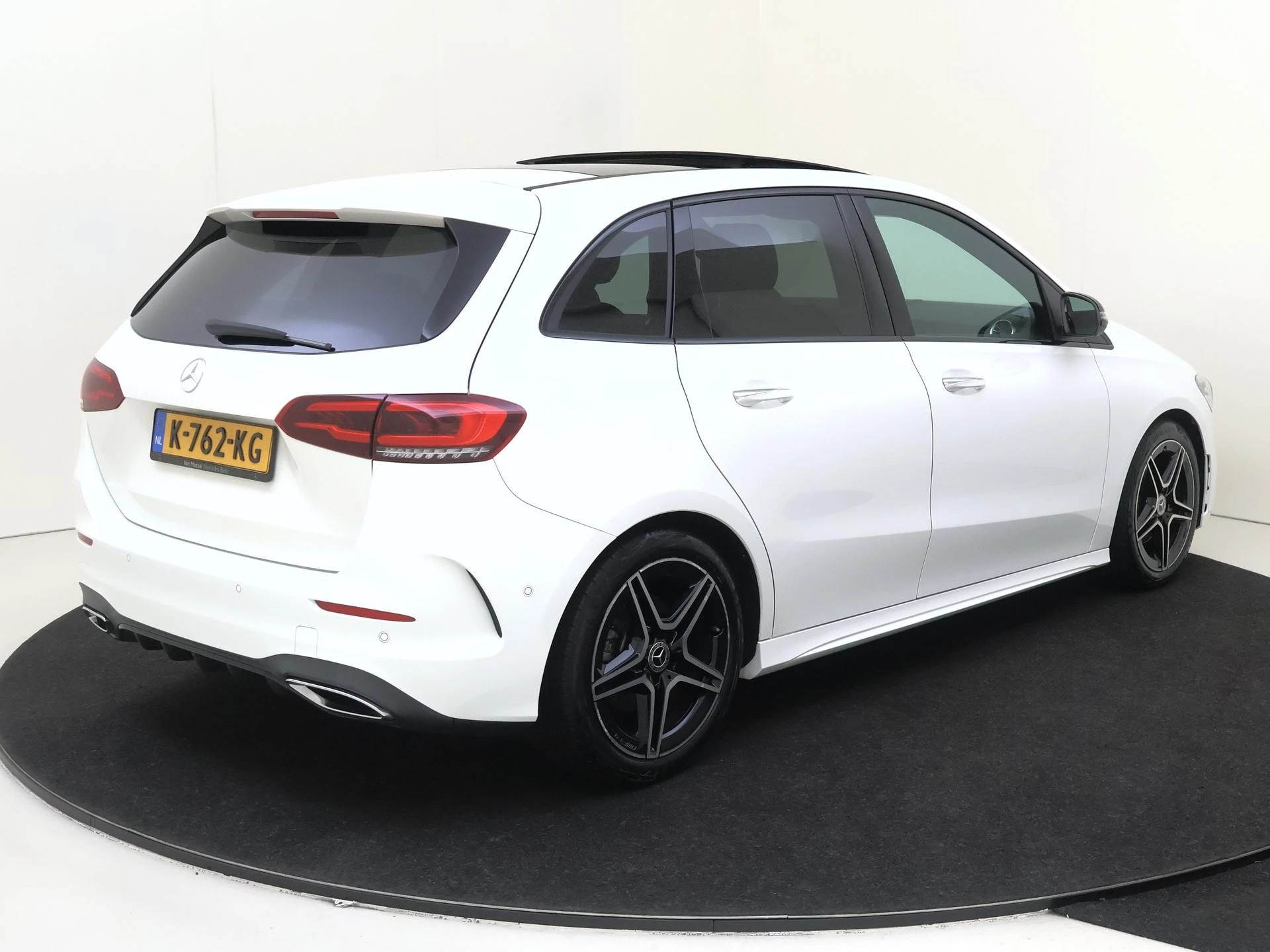 Mercedes-Benz-B-Klasse-image-1