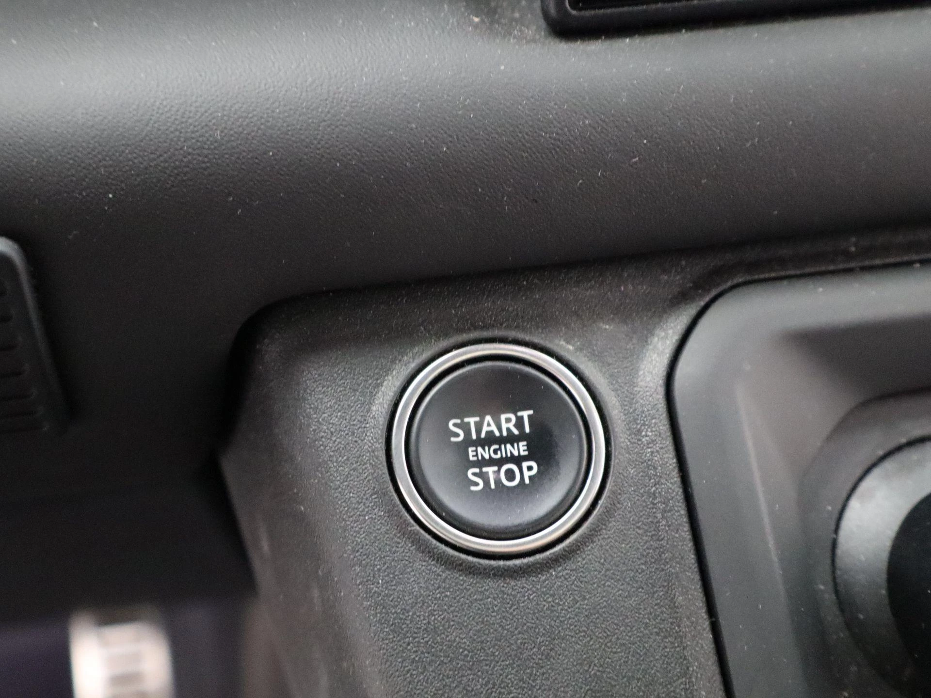 Land Rover-Defender-image-23