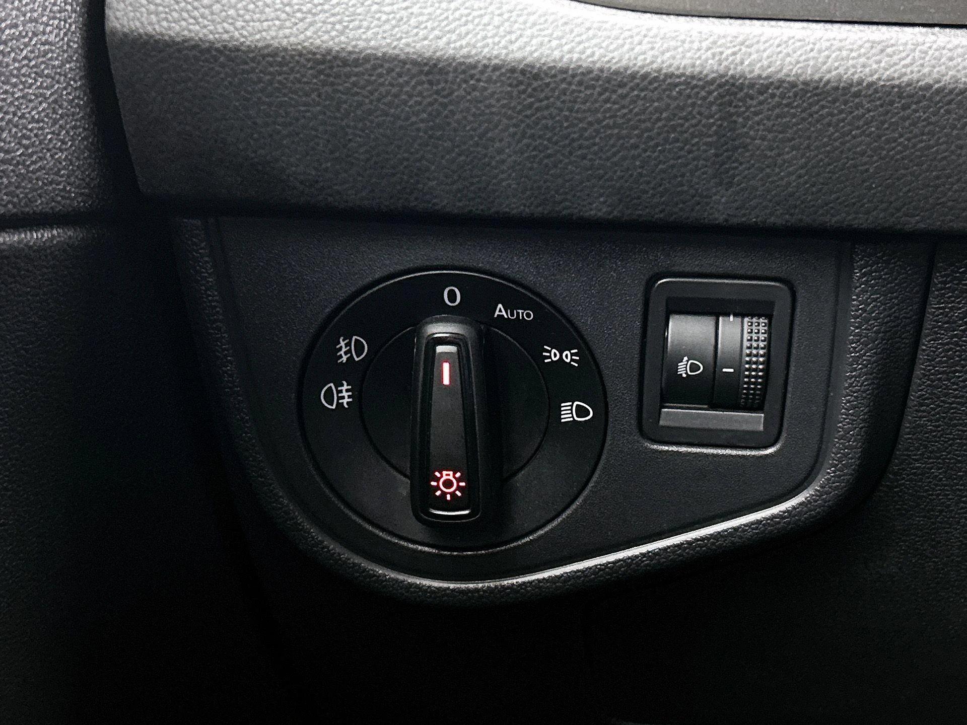 Volkswagen-Polo-image-16