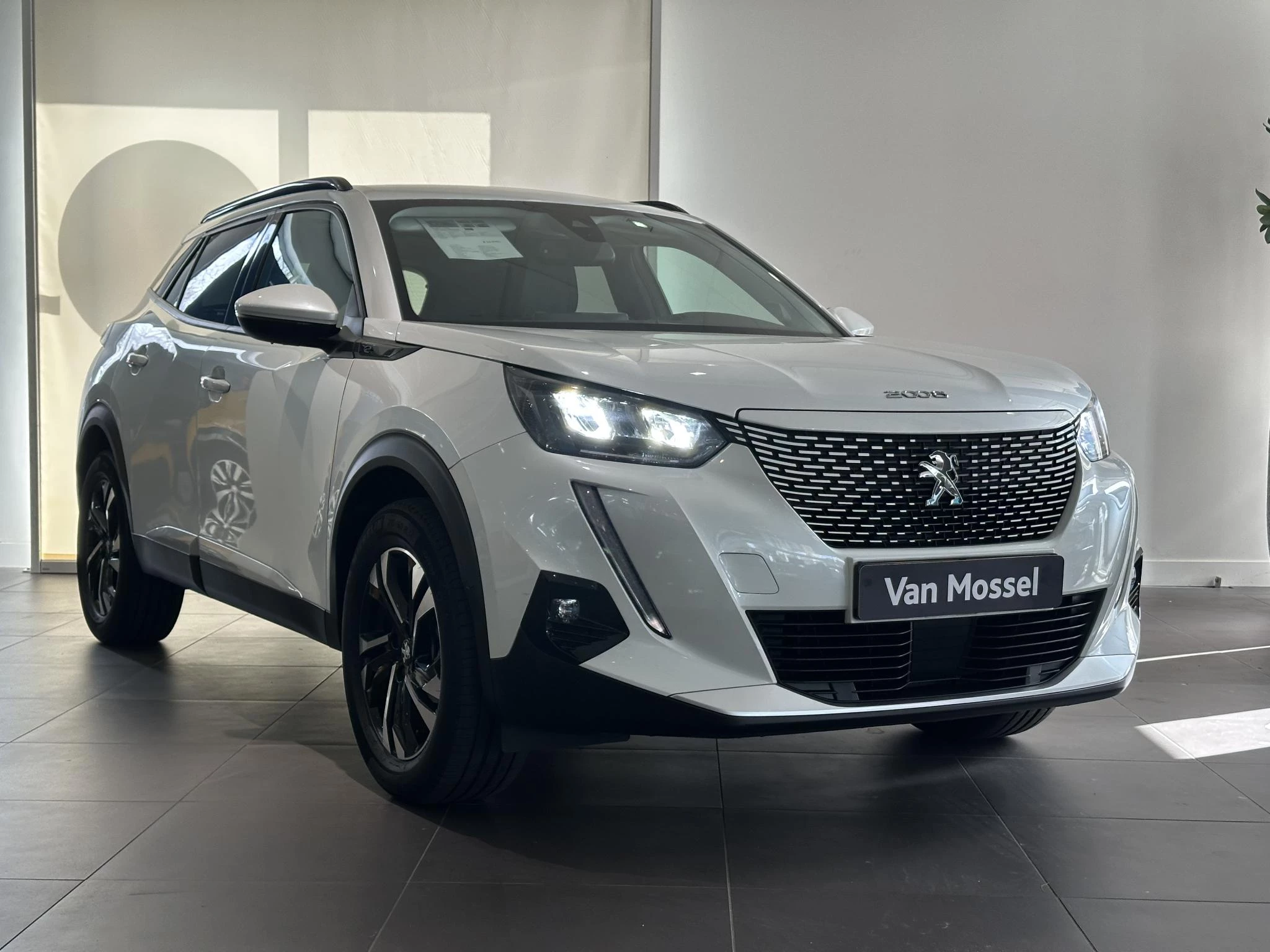 Peugeot-e-2008-image-3