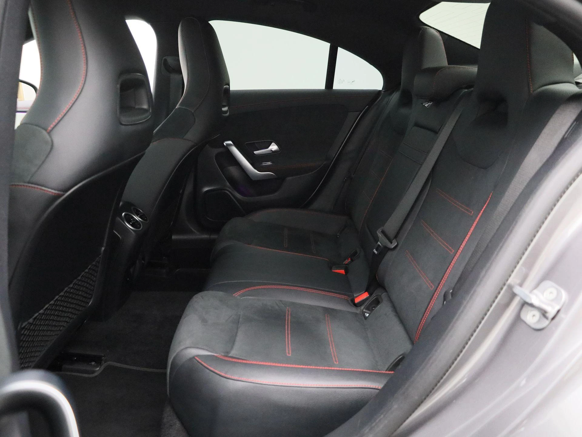 Mercedes-Benz-CLA-image-10