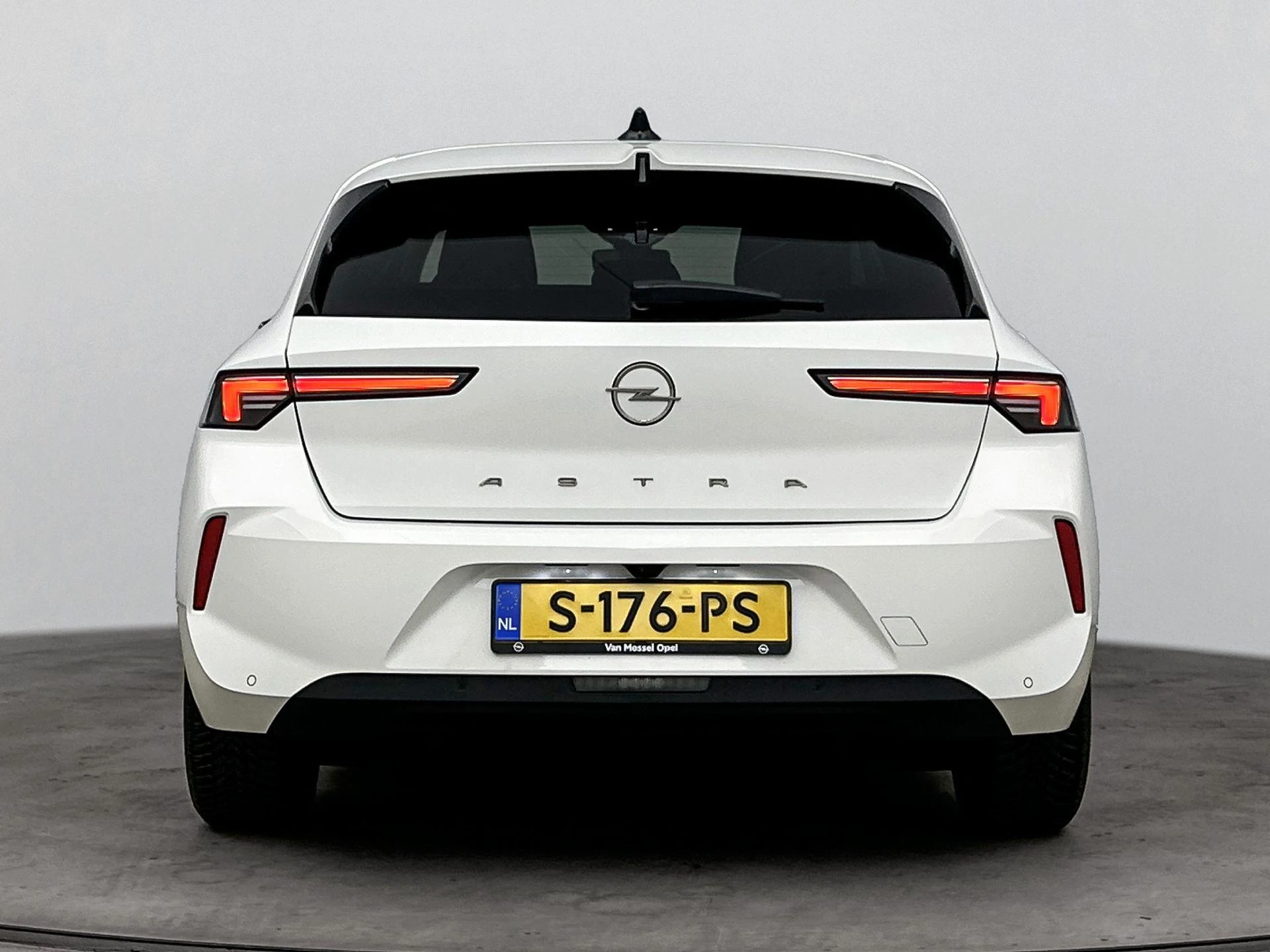 Opel-Astra-image-2