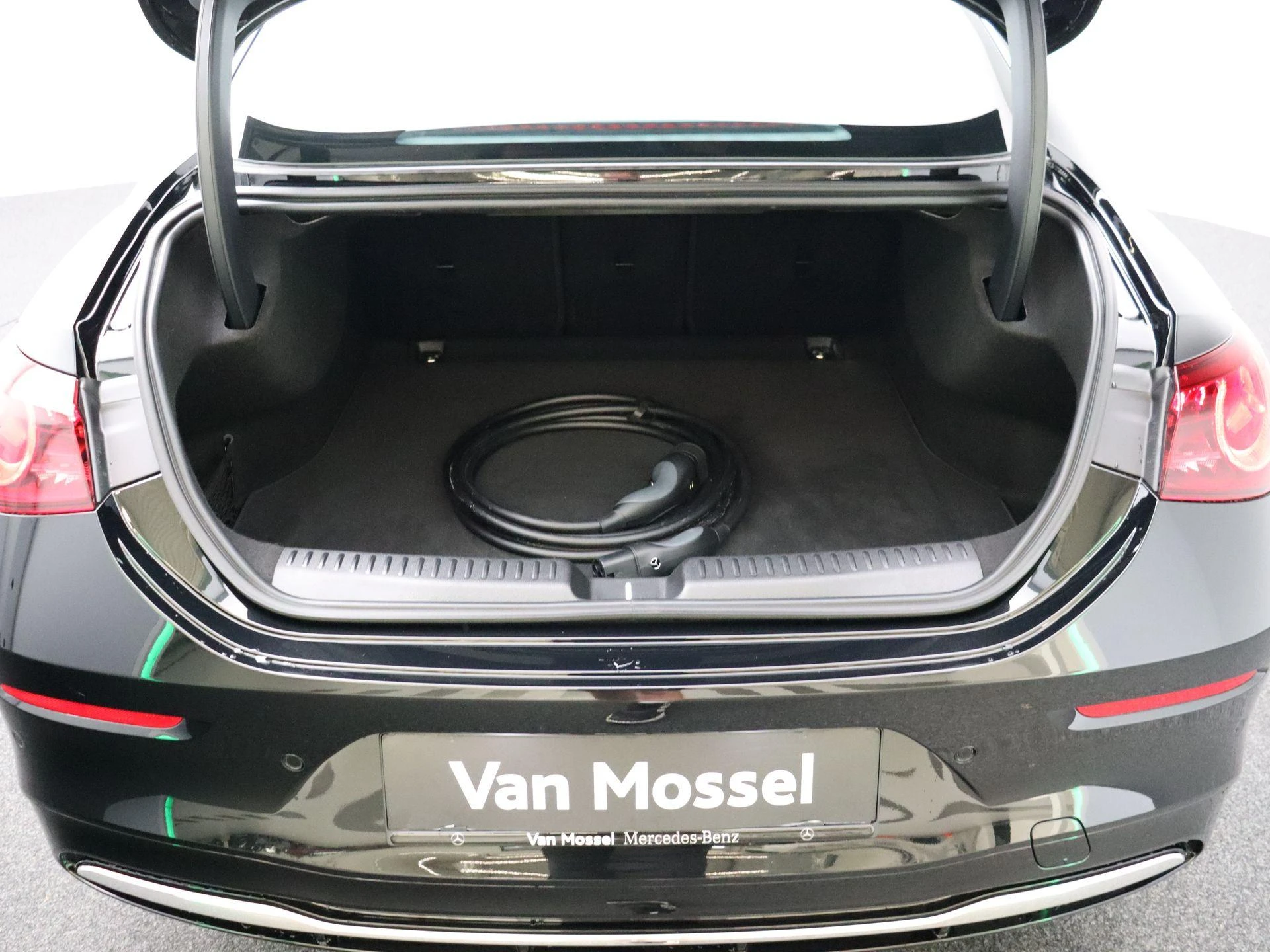 Mercedes-Benz-CLA-image-25