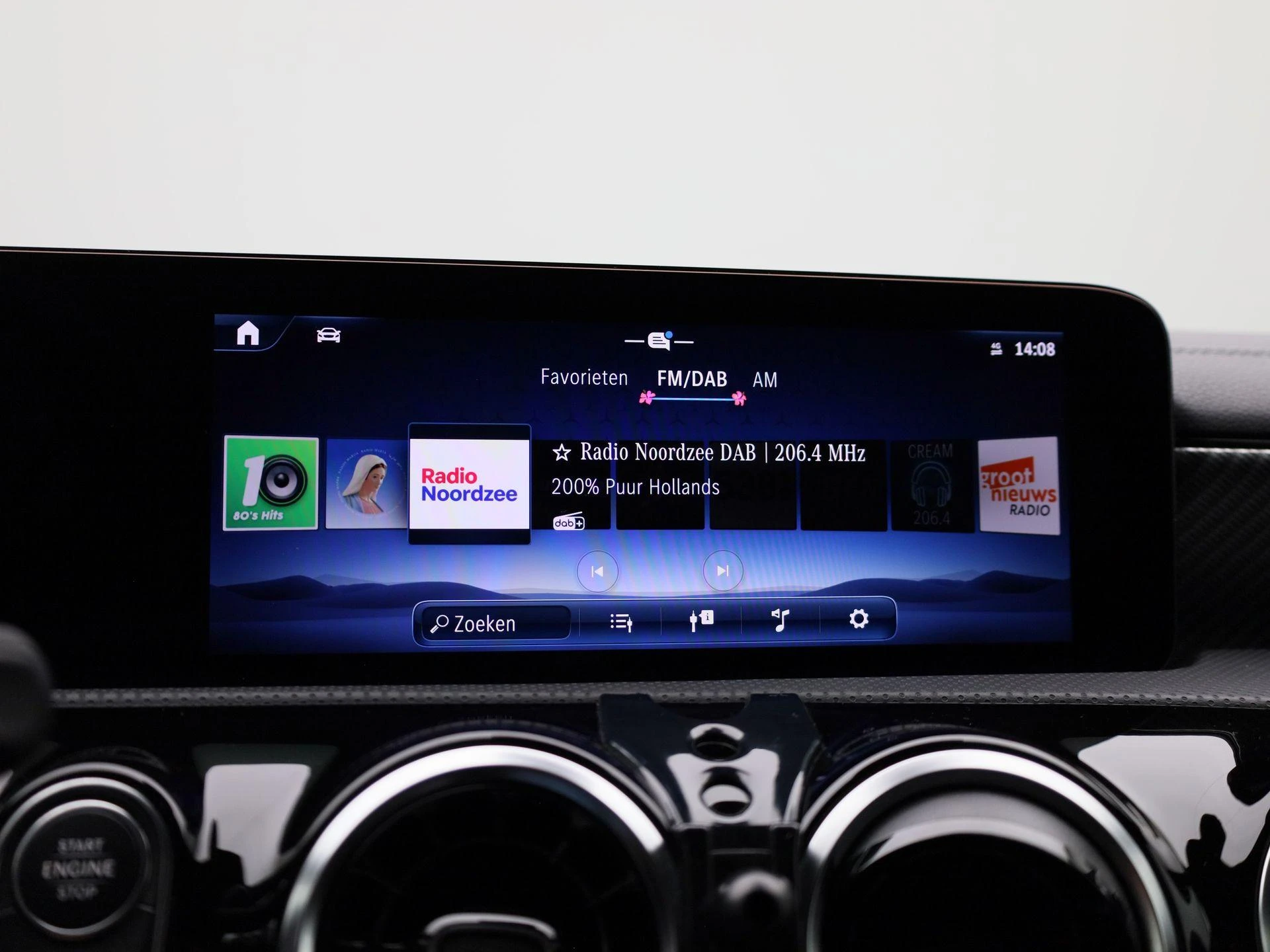 Mercedes-Benz-CLA-image-26