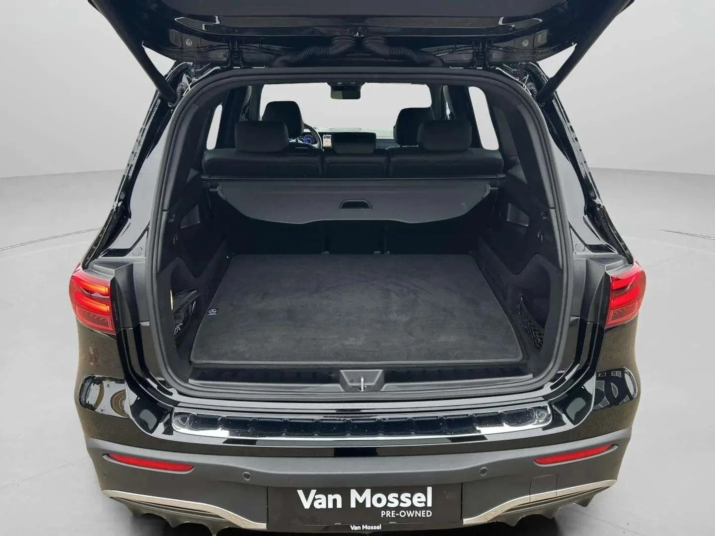 Mercedes-Benz-EQB-image-21