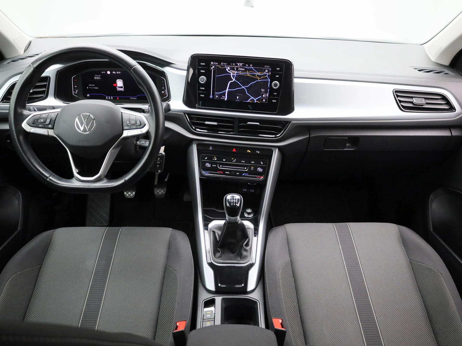 Volkswagen-T-Roc-image-7
