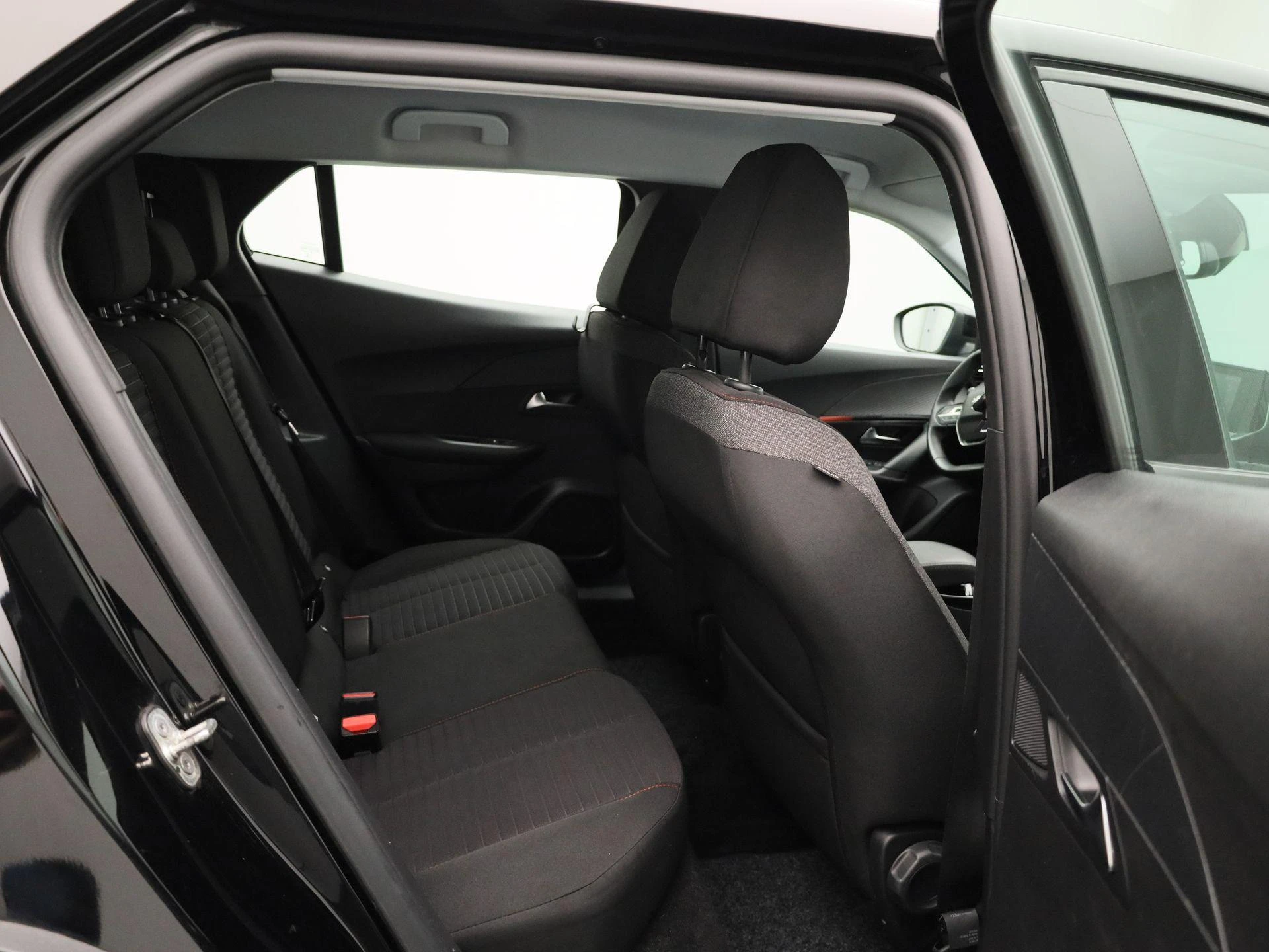 Peugeot e-2008 EV Active Pack 50 kWh