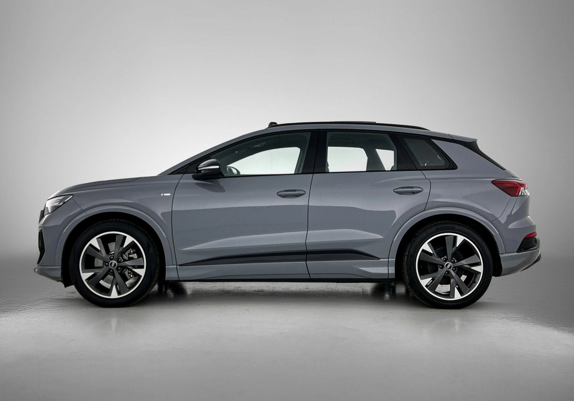 Audi-Q4 e-tron-image-1
