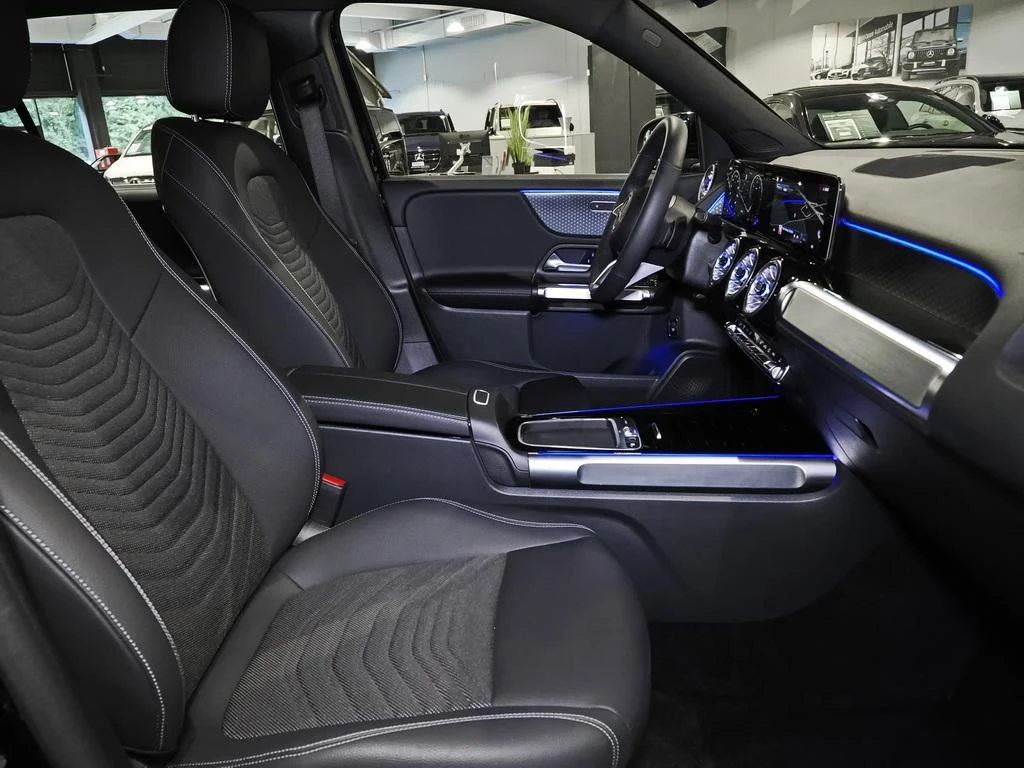 Mercedes-Benz-GLB 200 d-image-12
