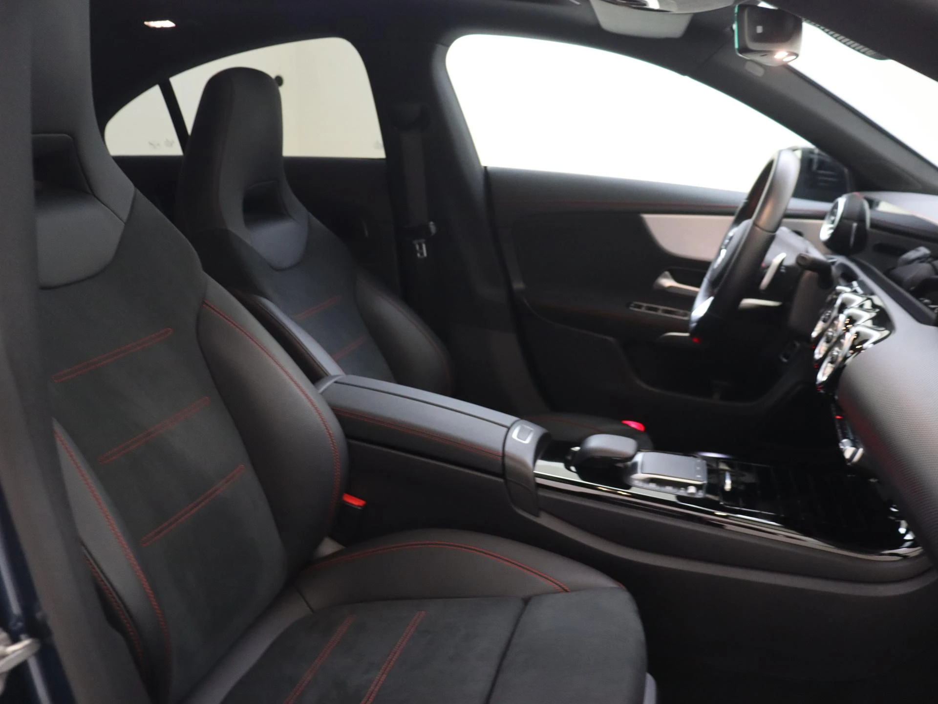 Mercedes-Benz-CLA-image-3
