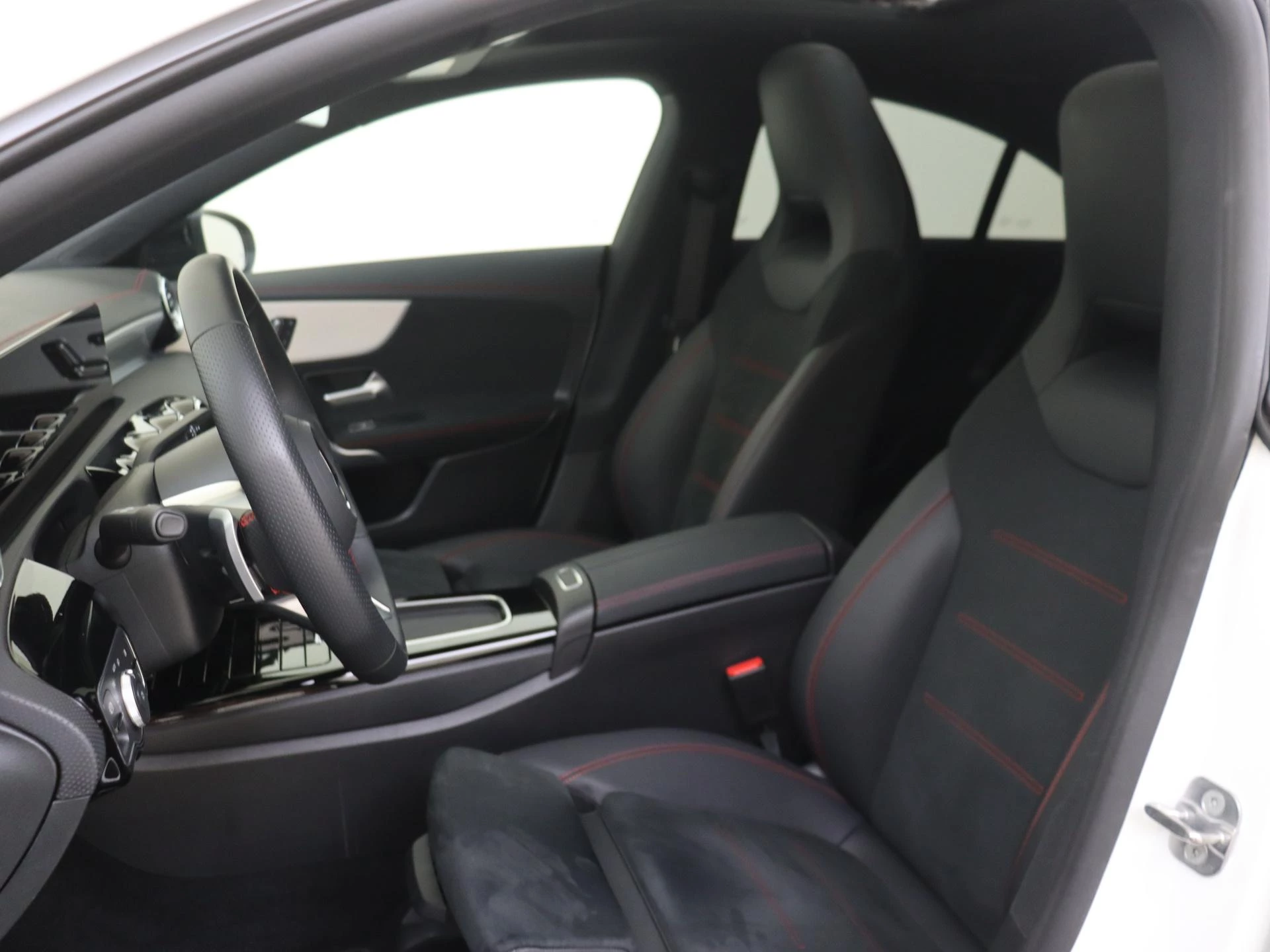 Mercedes-Benz-CLA-image-10